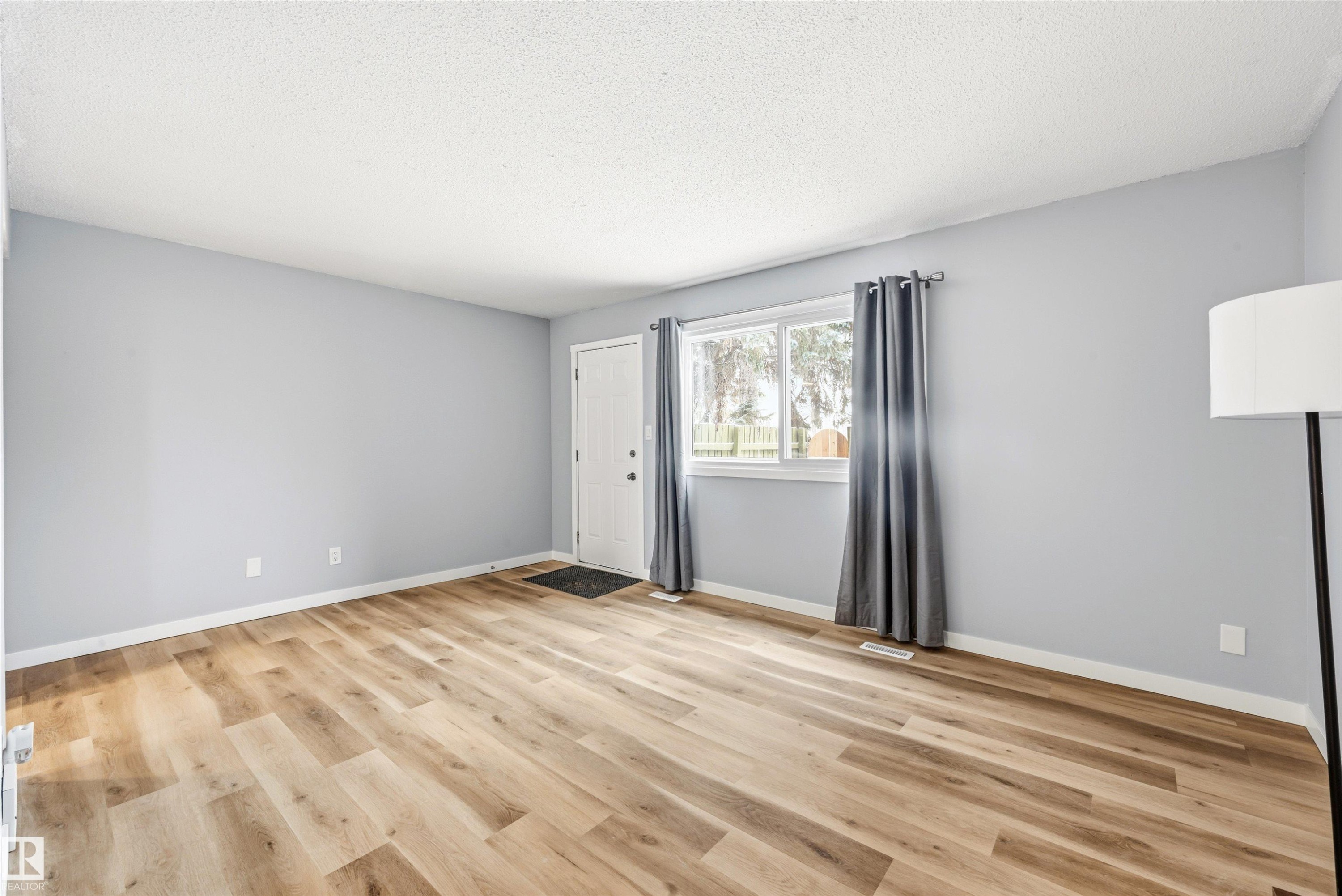 655 Abbottsfield Road, Edmonton, AB - Indoor Photo Showing Other Room