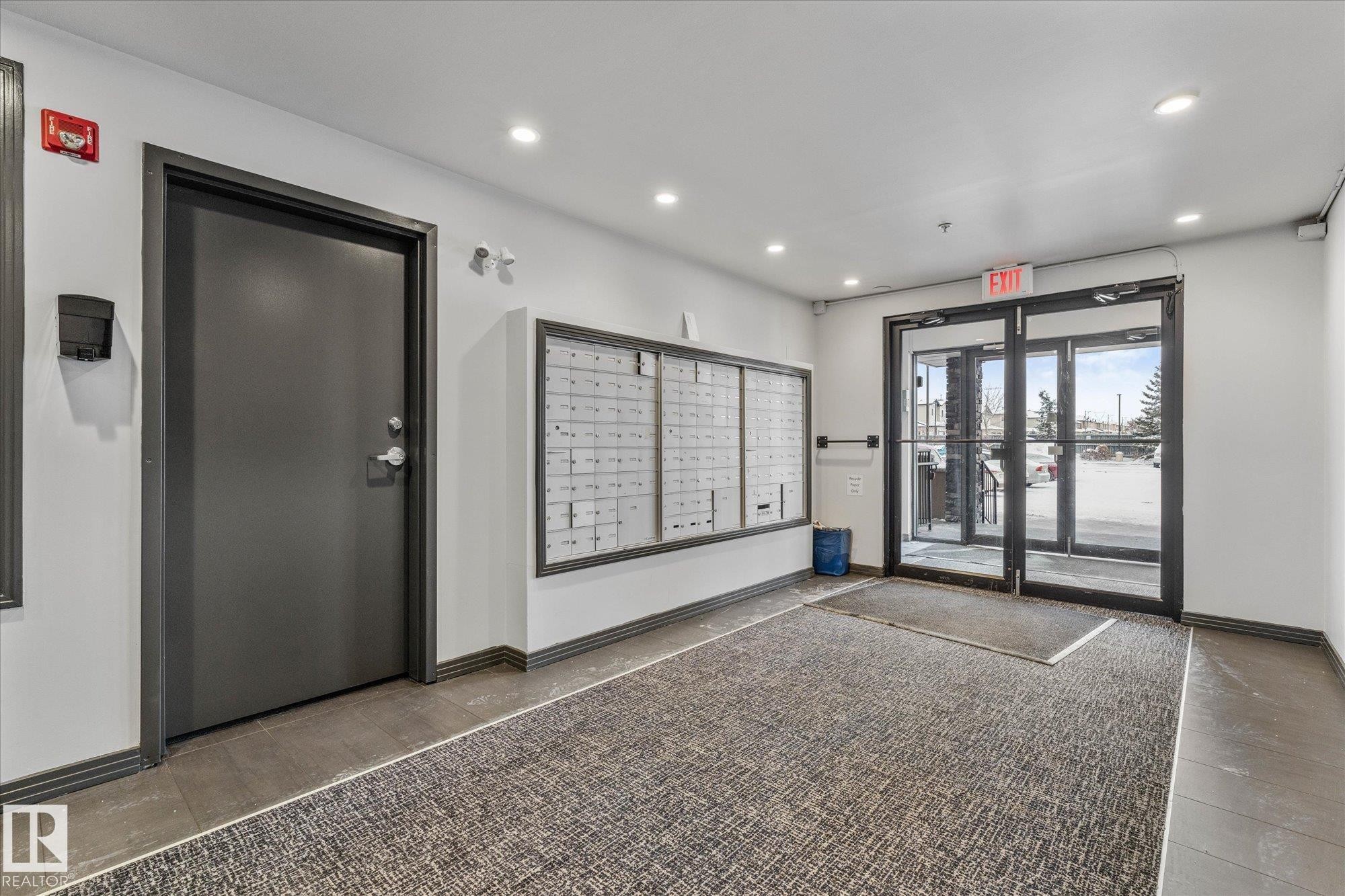 117 5005 165 Avenue, Edmonton, AB - Indoor Photo Showing Other Room