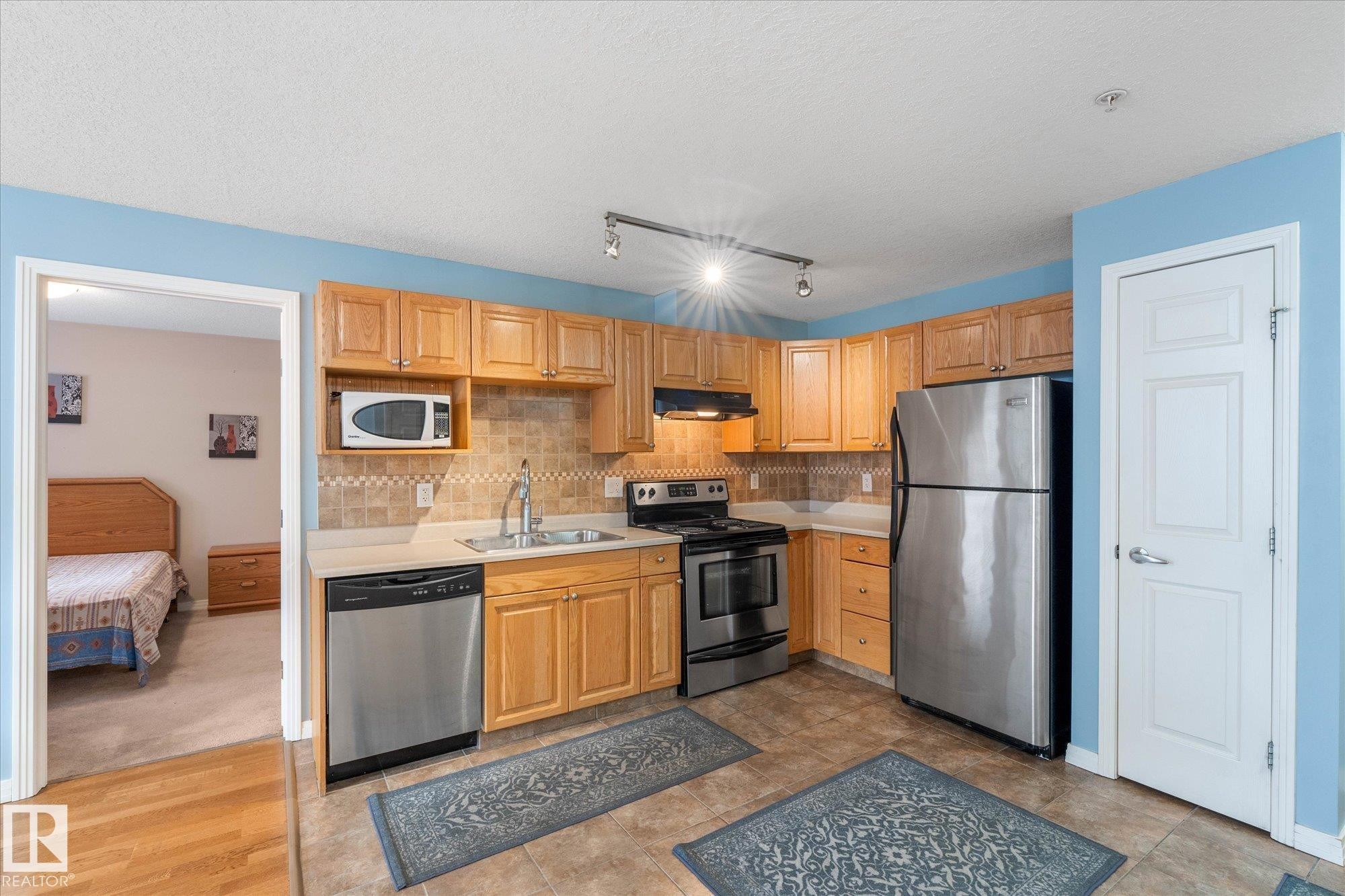 117 5005 165 Avenue, Edmonton, AB - Indoor Photo Showing Kitchen