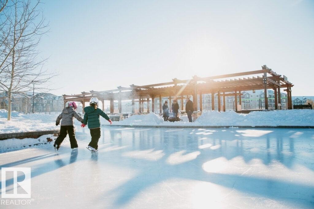 Community ice skating rink with a wooden pergola - 14 1140 Chappelle Boulevard, Edmonton, AB - Outdoor