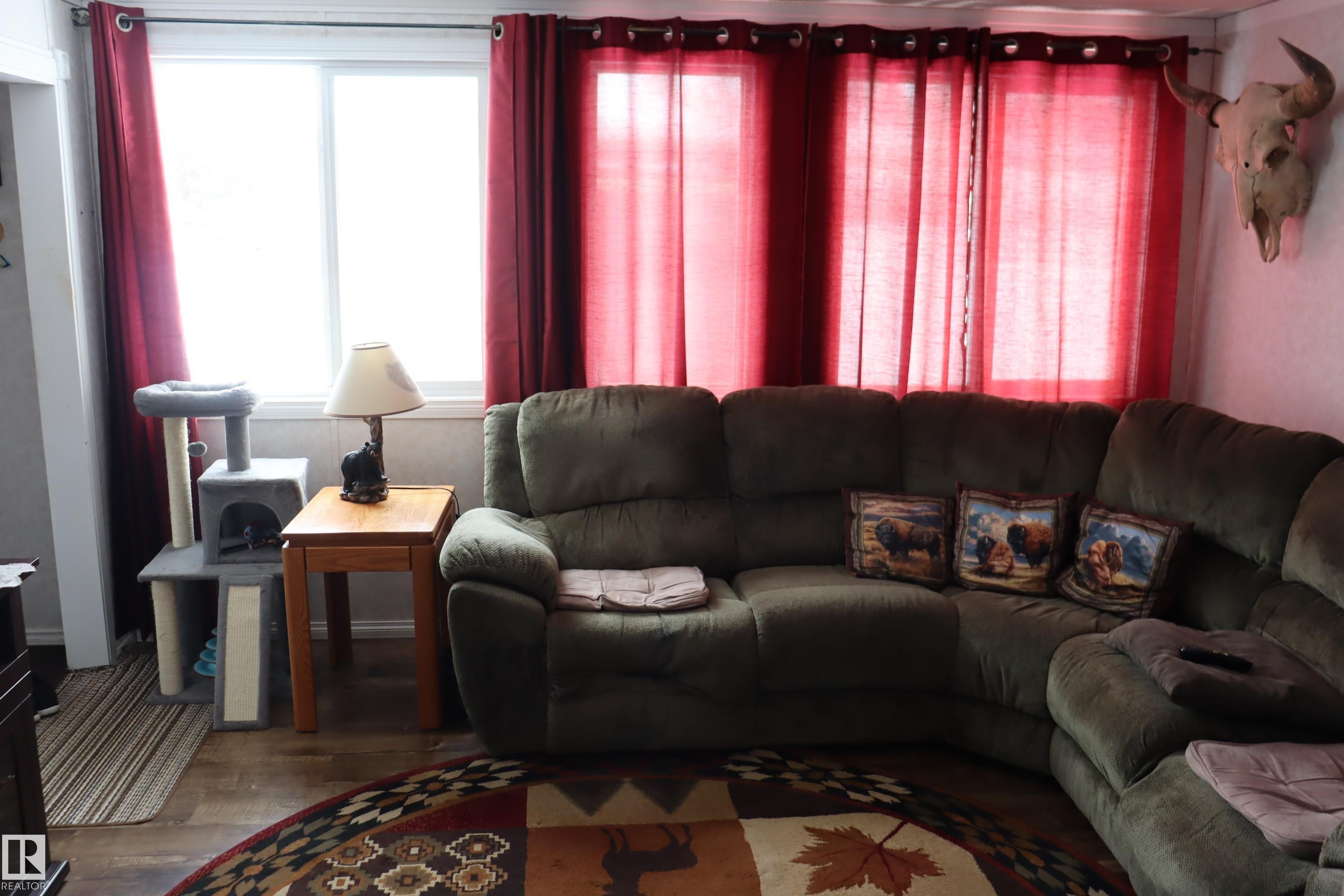 56 4204 47St., Wetaskiwin, AB - Indoor Photo Showing Living Room