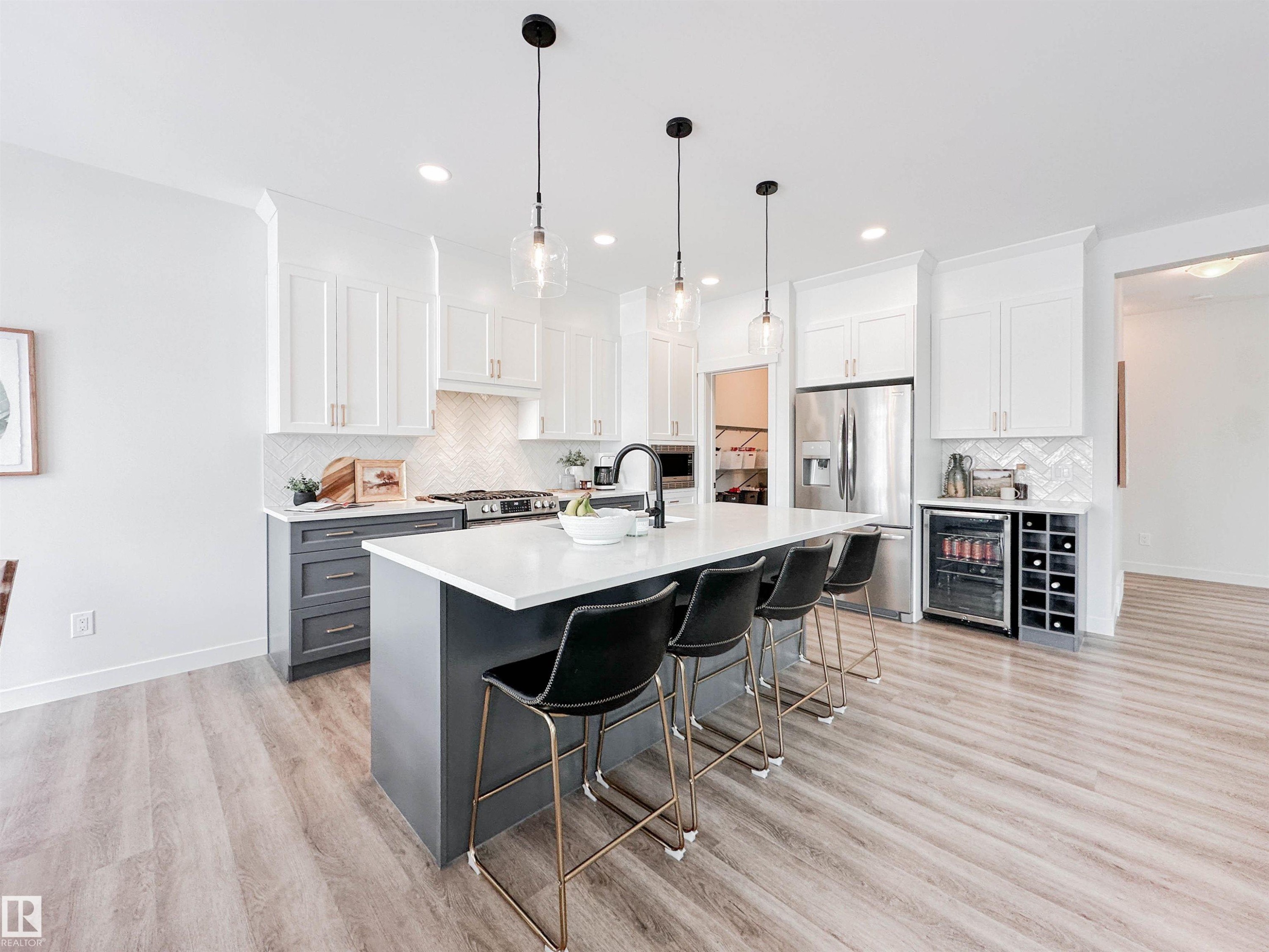 97 Joyal Way, St. Albert, AB - Indoor Photo Showing Kitchen With Upgraded Kitchen