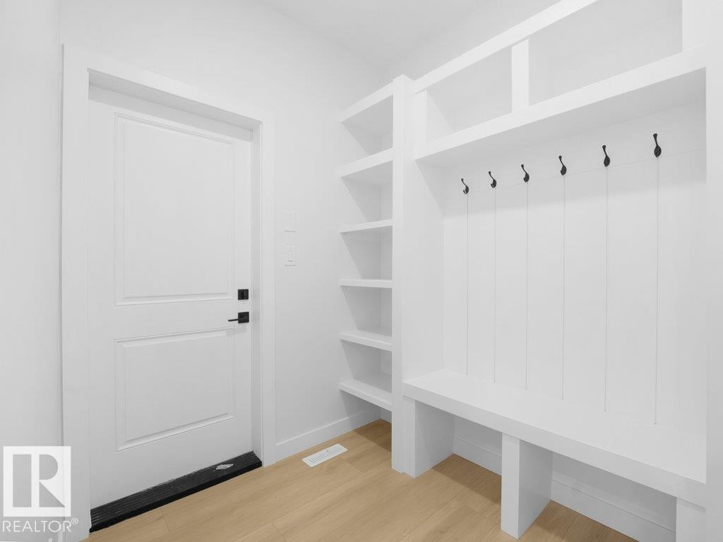 3314 Chickadee Dr, Edmonton, AB - Indoor