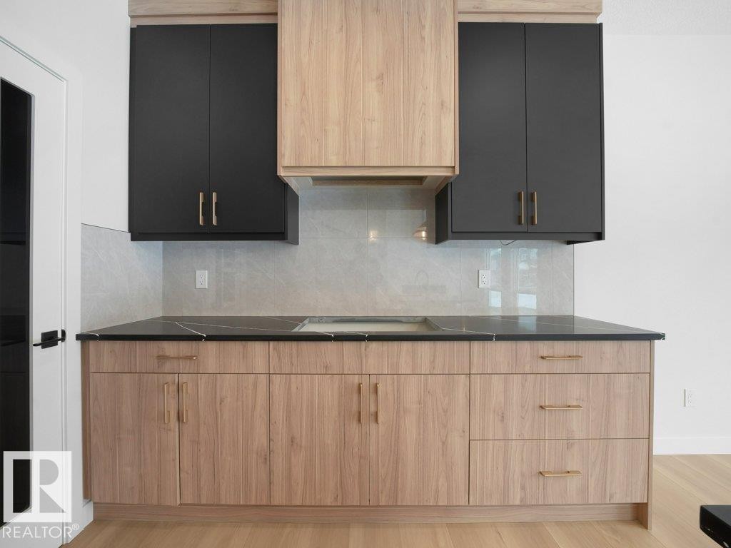 3314 Chickadee Dr, Edmonton, AB - Indoor Photo Showing Kitchen