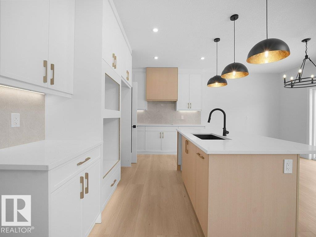 3322 Chickadee Drive, Edmonton, AB - Indoor Photo Showing Kitchen With Upgraded Kitchen