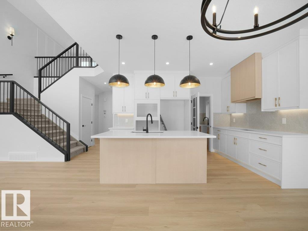 3322 Chickadee Drive, Edmonton, AB - Indoor Photo Showing Kitchen With Upgraded Kitchen