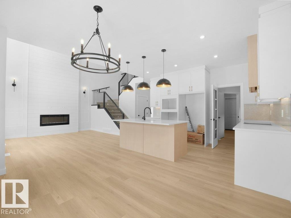 3322 Chickadee Drive, Edmonton, AB - Indoor Photo Showing Kitchen