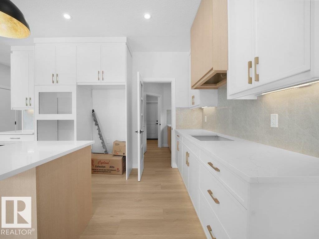 3322 Chickadee Drive, Edmonton, AB - Indoor Photo Showing Kitchen