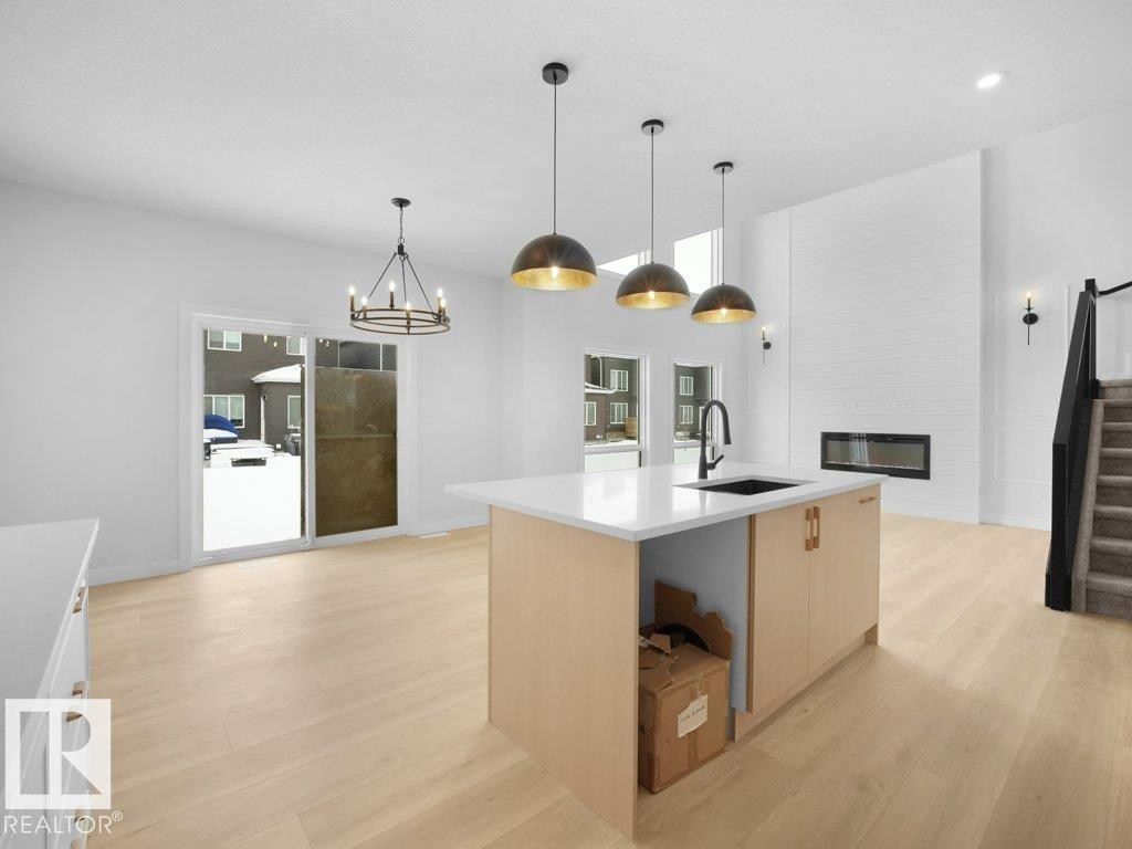 3322 Chickadee Drive, Edmonton, AB - Indoor Photo Showing Kitchen With Upgraded Kitchen