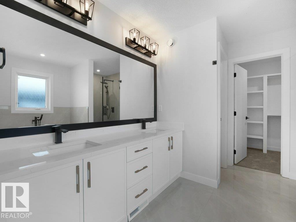 3322 Chickadee Drive, Edmonton, AB - Indoor Photo Showing Bathroom