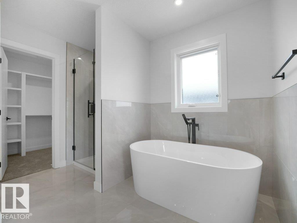3322 Chickadee Drive, Edmonton, AB - Indoor Photo Showing Bathroom