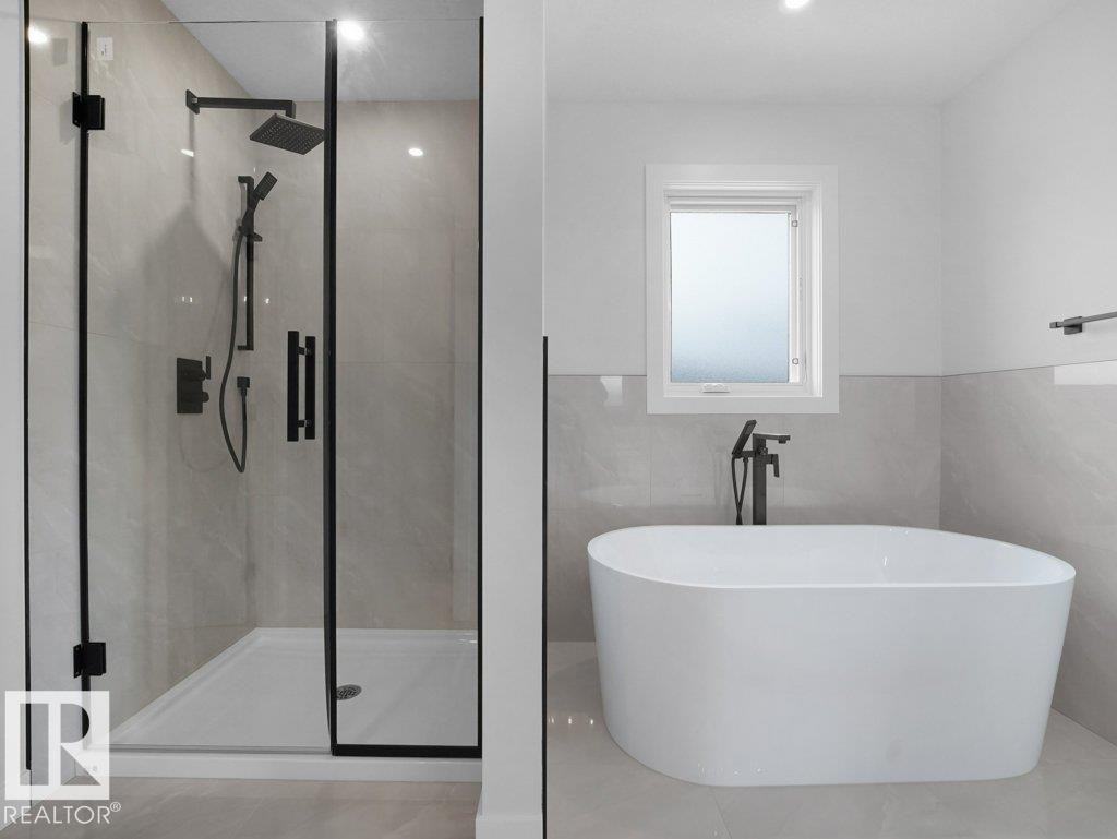 3322 Chickadee Drive, Edmonton, AB - Indoor Photo Showing Bathroom