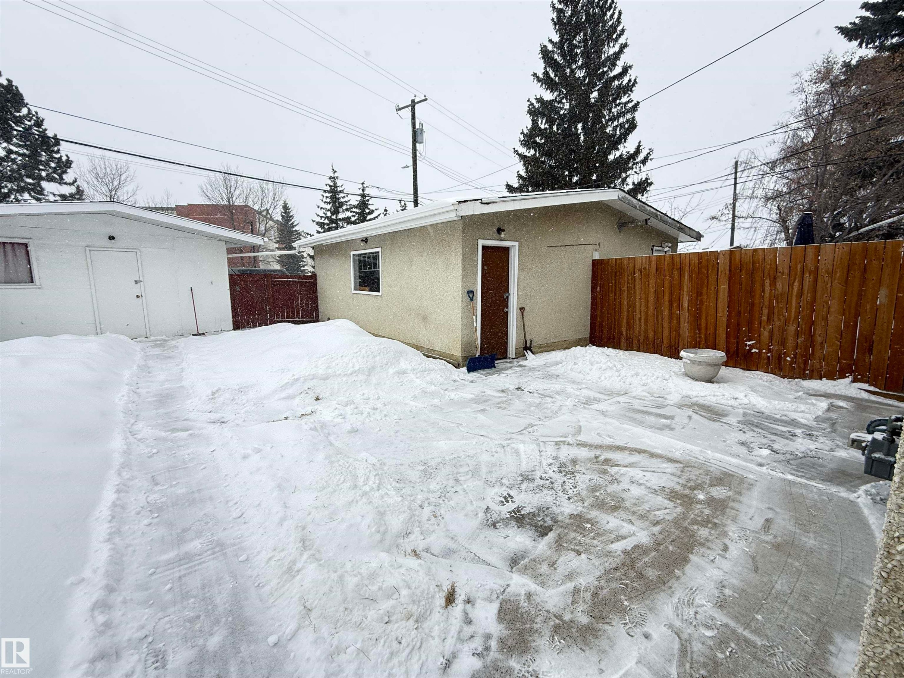 Fenced backyard featuring an outbuilding - 9034 60 Street, Edmonton, AB - Outdoor
