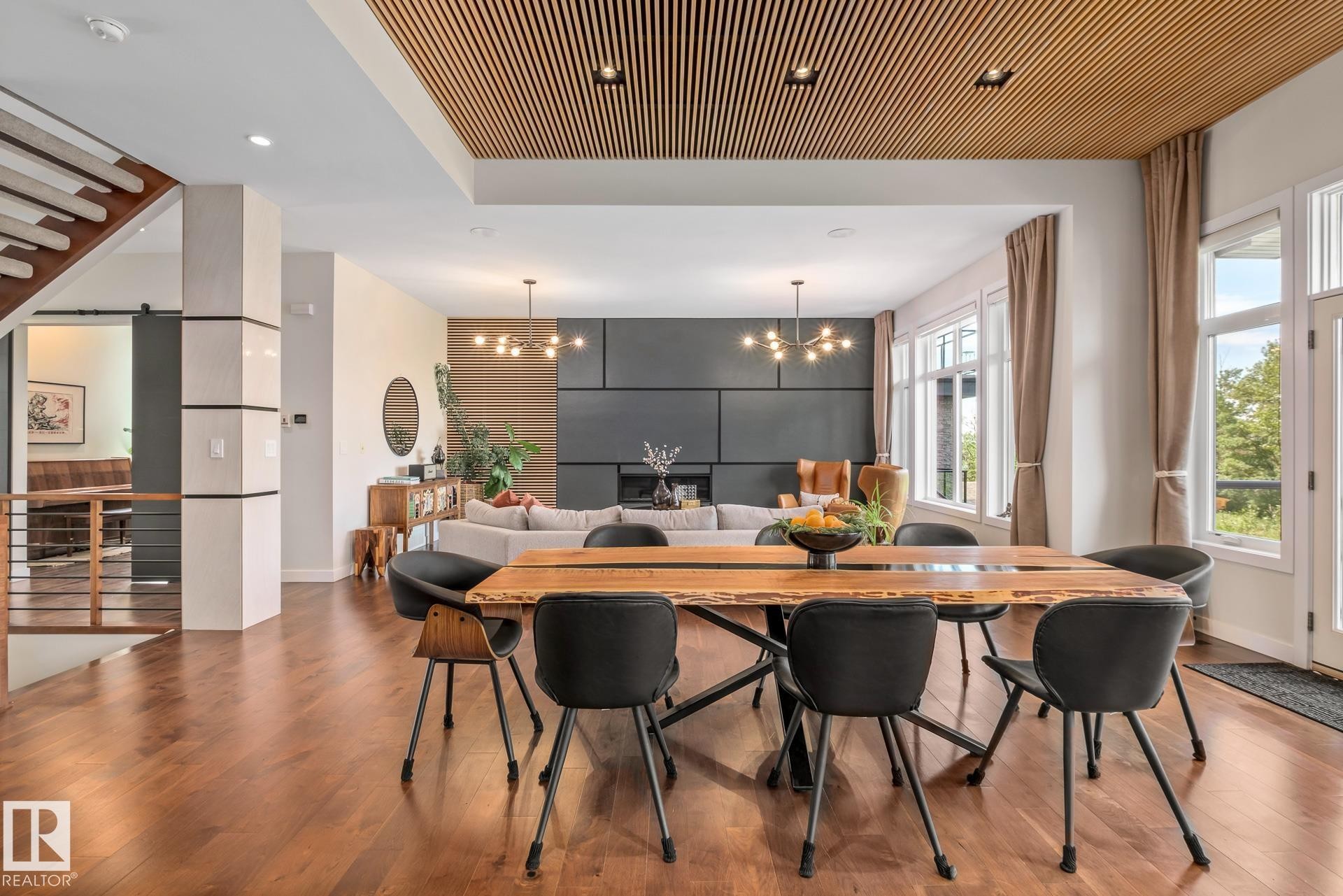 699 Howatt Drive, Edmonton, AB - Indoor Photo Showing Dining Room
