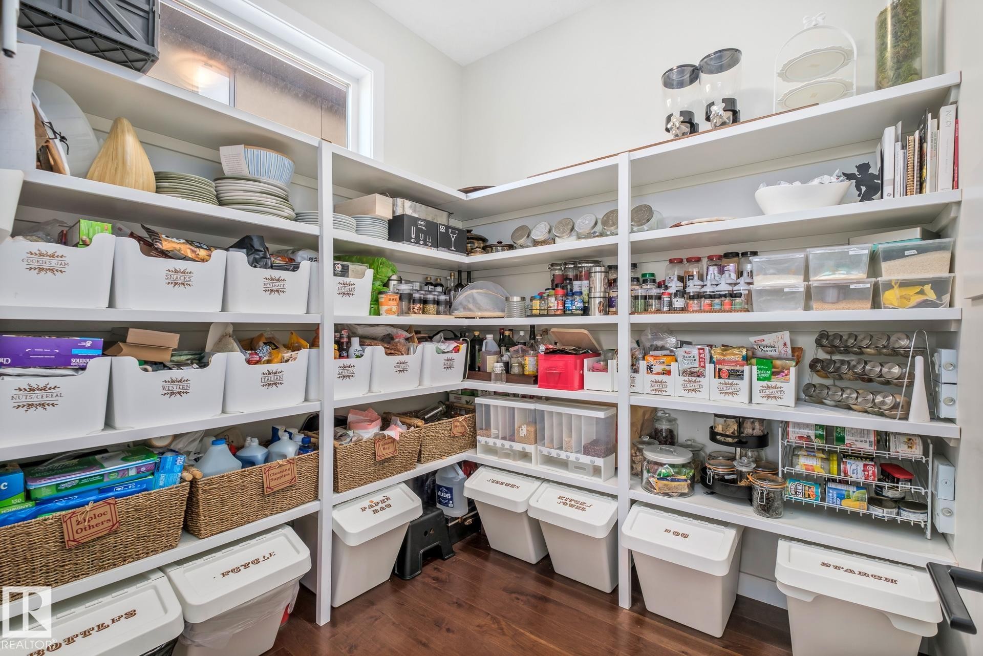 699 Howatt Drive, Edmonton, AB - Indoor With Storage