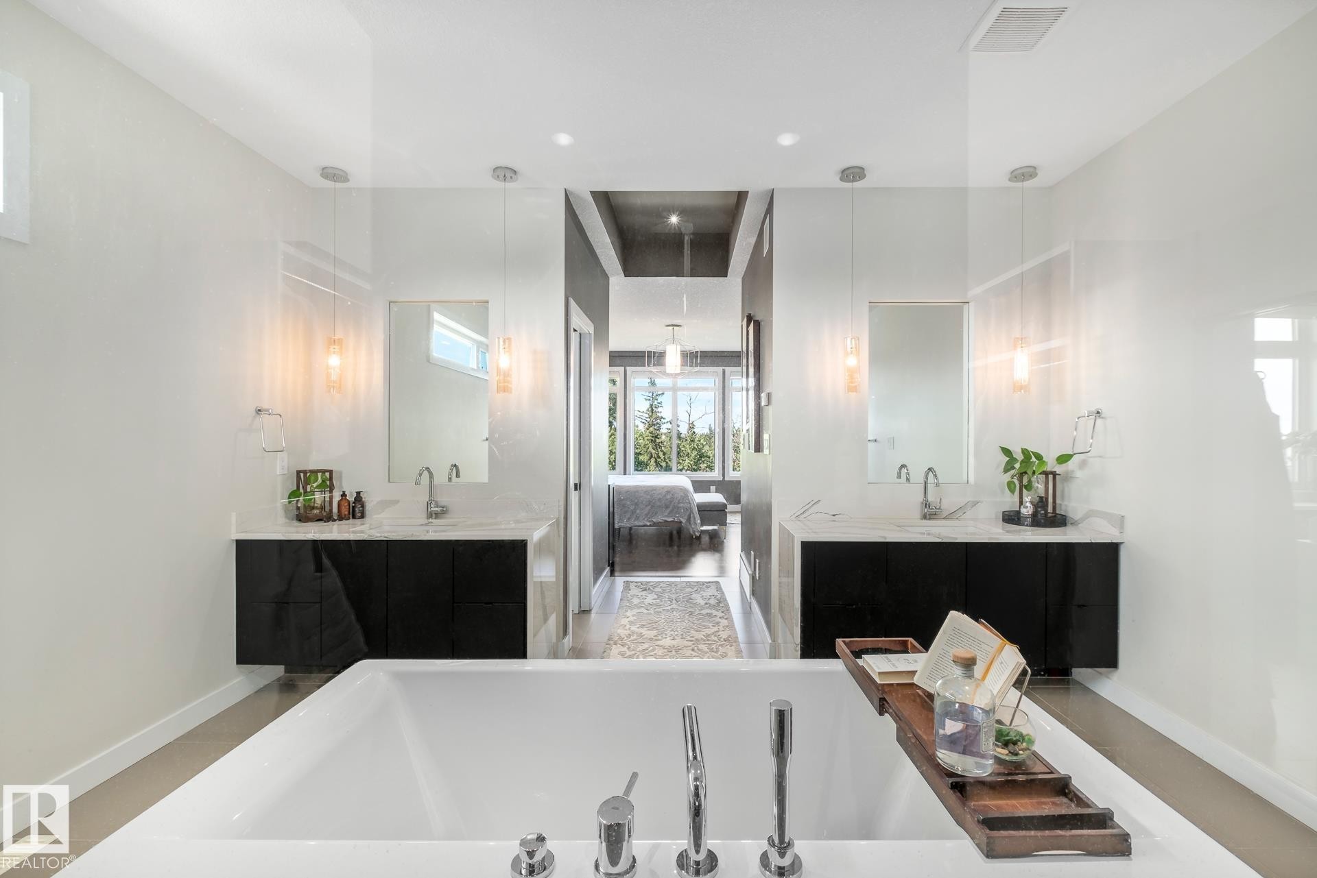 699 Howatt Drive, Edmonton, AB - Indoor Photo Showing Bathroom