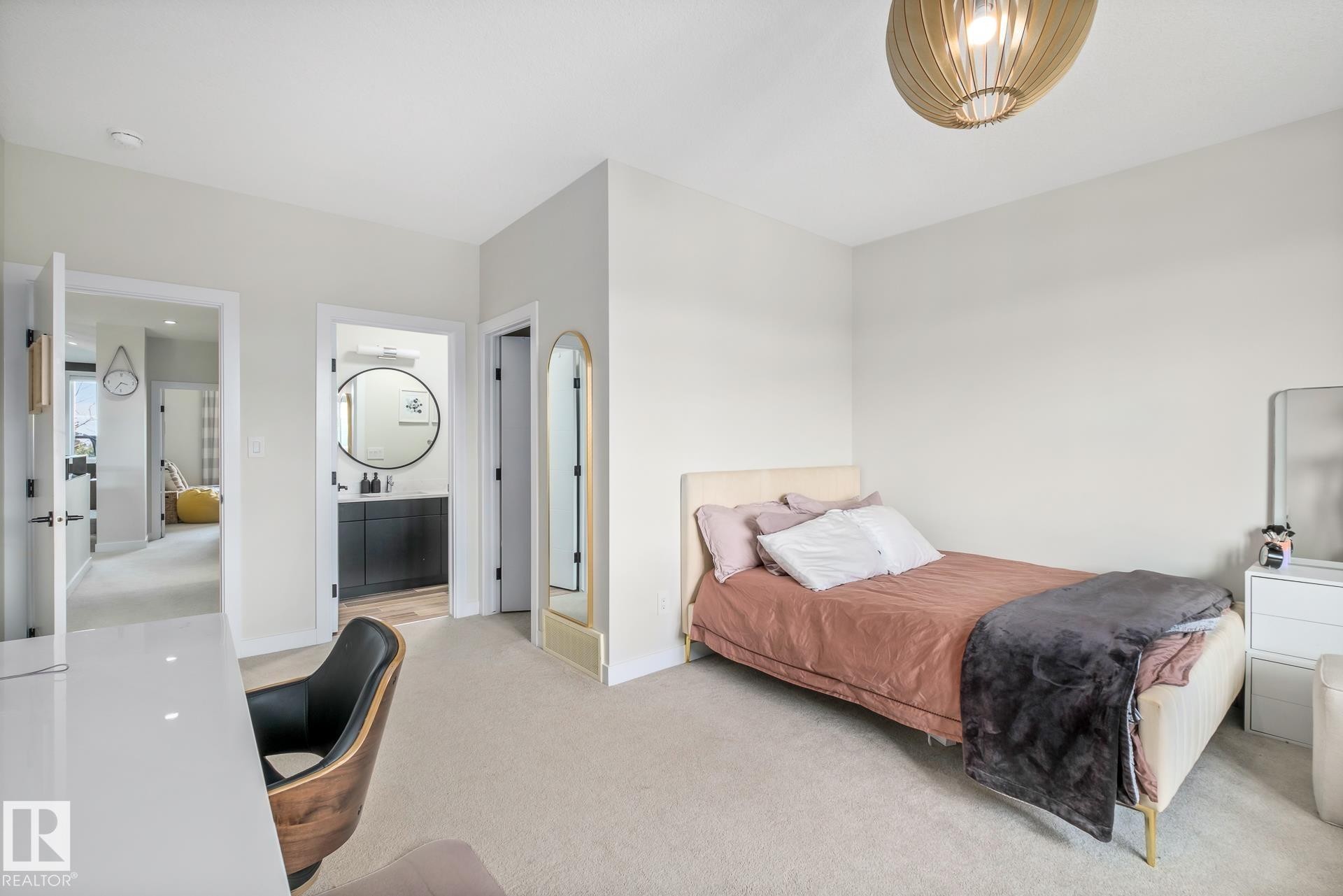 699 Howatt Drive, Edmonton, AB - Indoor Photo Showing Bedroom