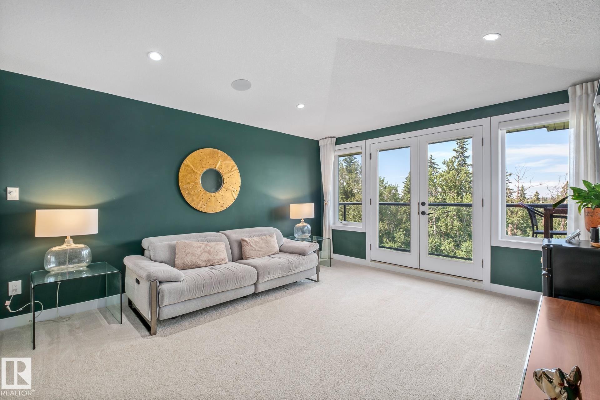 699 Howatt Drive, Edmonton, AB - Indoor Photo Showing Living Room
