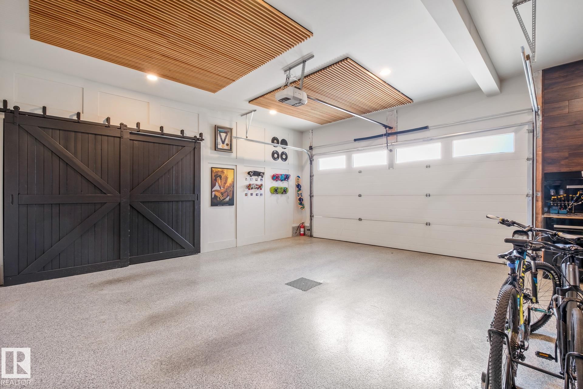 699 Howatt Drive, Edmonton, AB - Indoor Photo Showing Garage