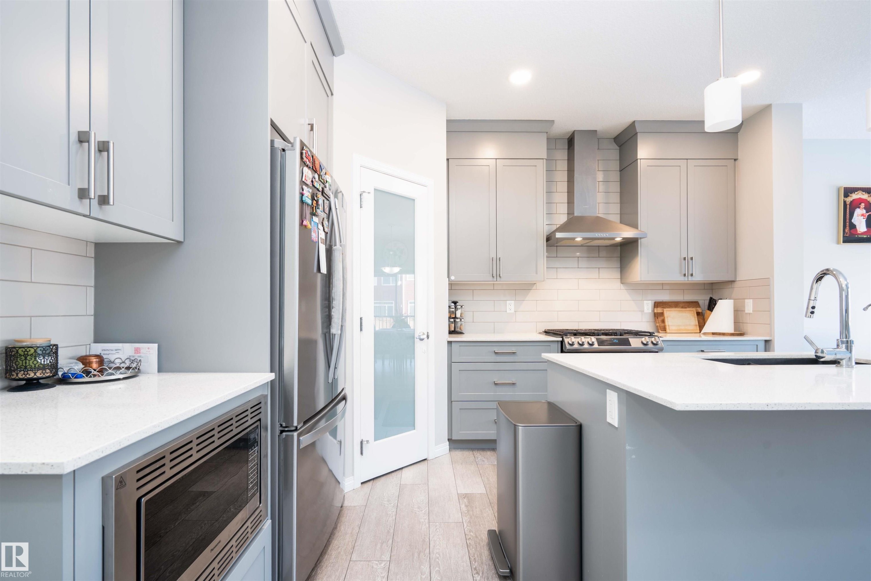 1308 Plum Link Link, Edmonton, AB - Indoor Photo Showing Kitchen With Upgraded Kitchen