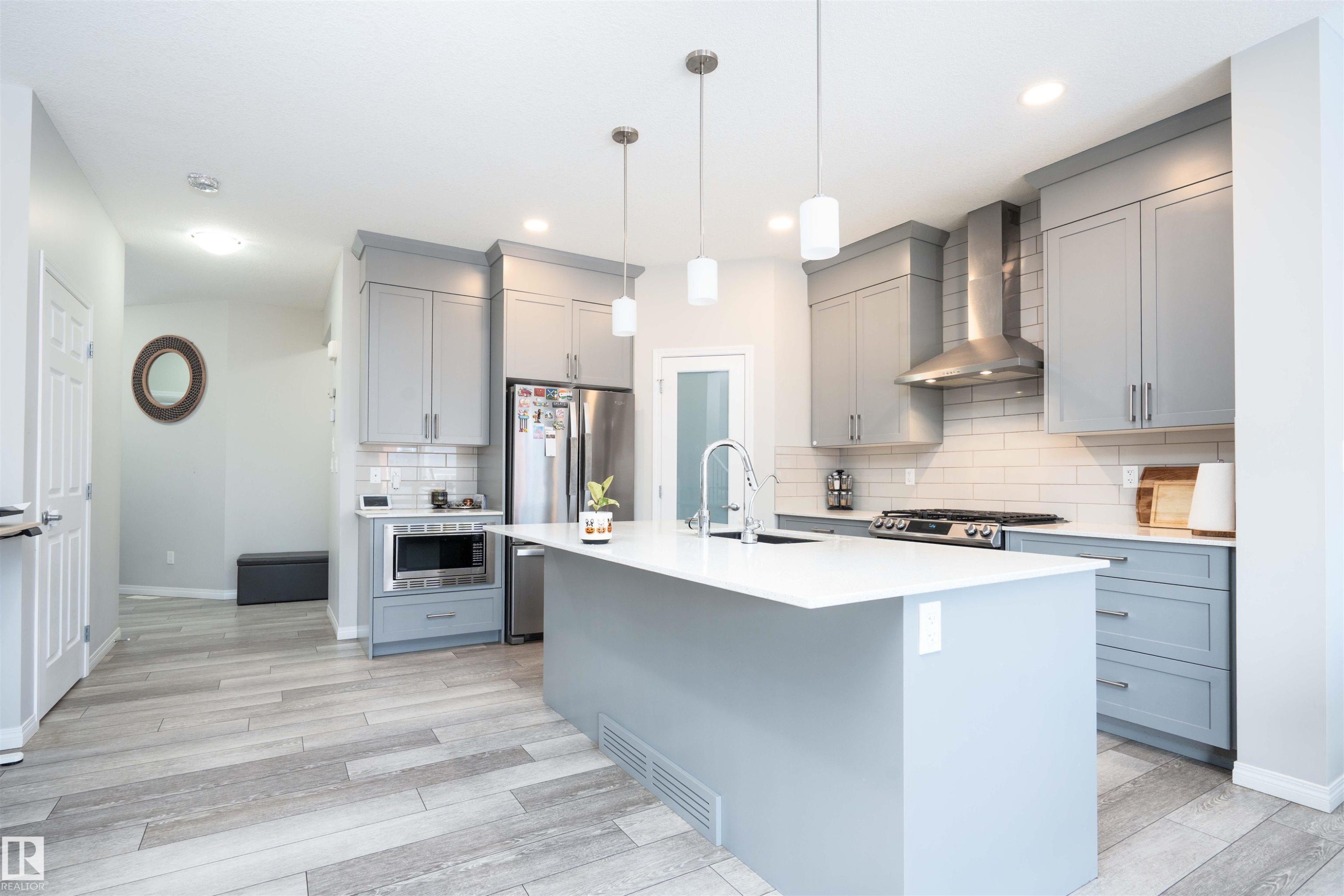 1308 Plum Link Link, Edmonton, AB - Indoor Photo Showing Kitchen With Upgraded Kitchen