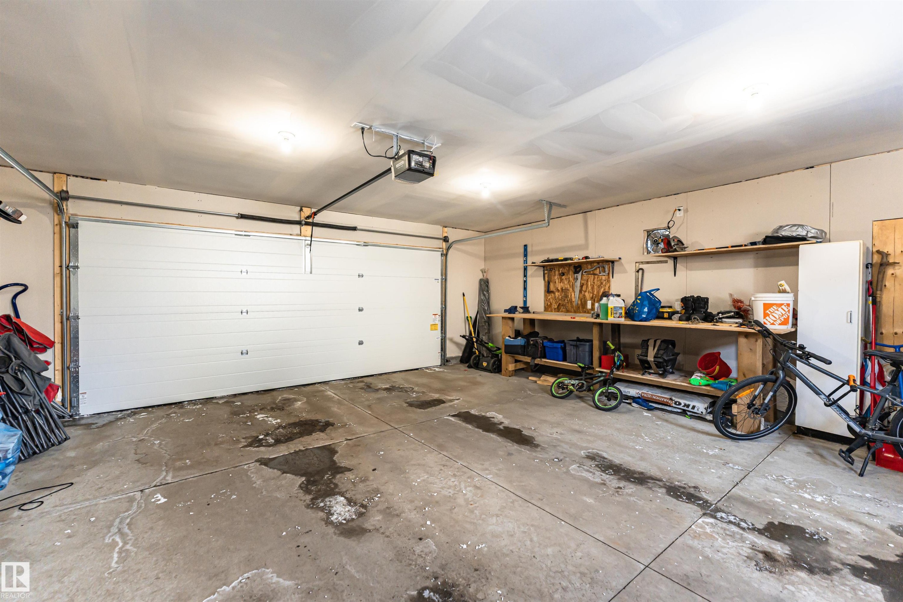 16331 119 Street Nw, Edmonton, AB - Indoor Photo Showing Garage