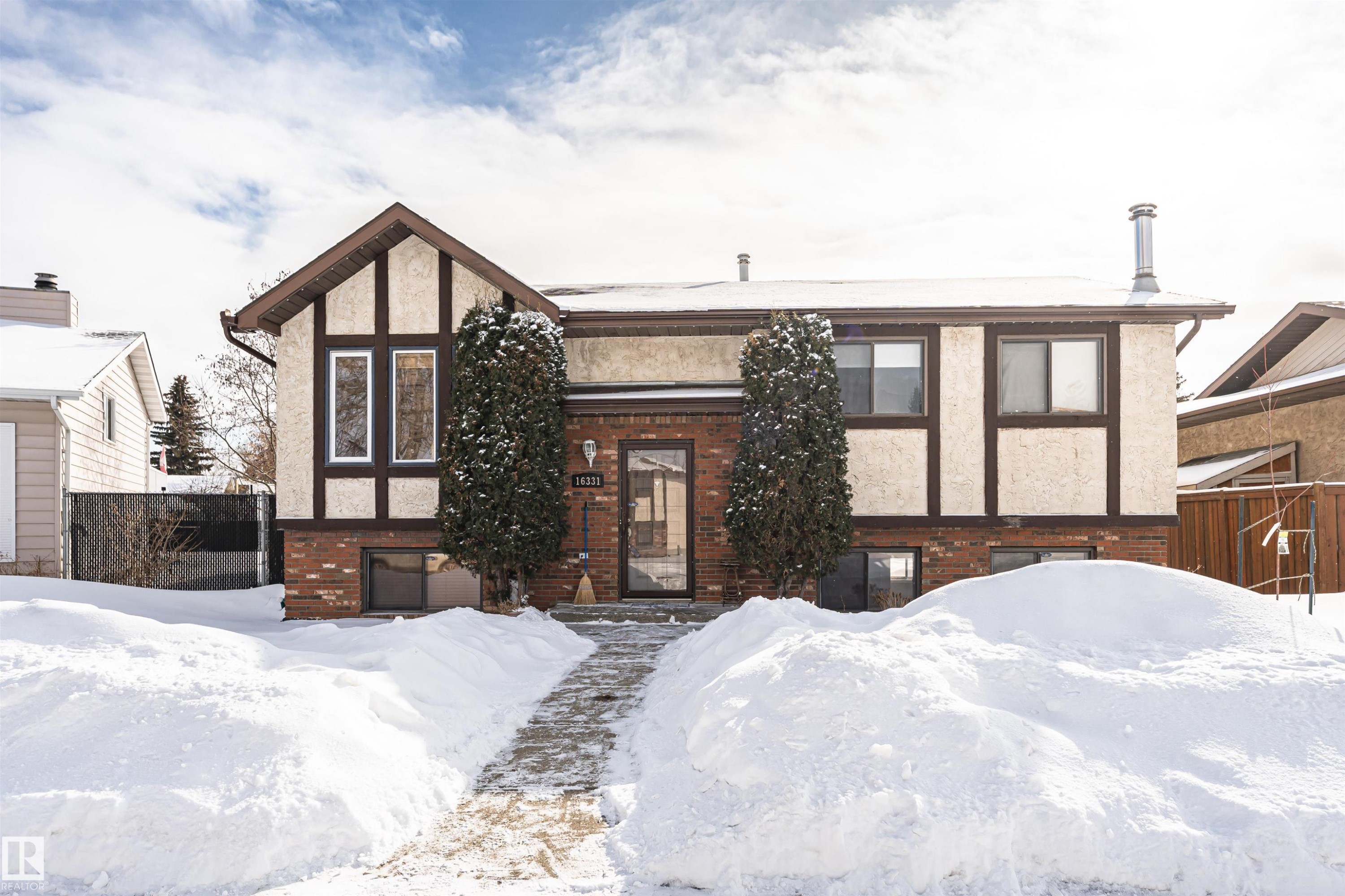 16331 119 Street Nw, Edmonton, AB - Outdoor With Facade