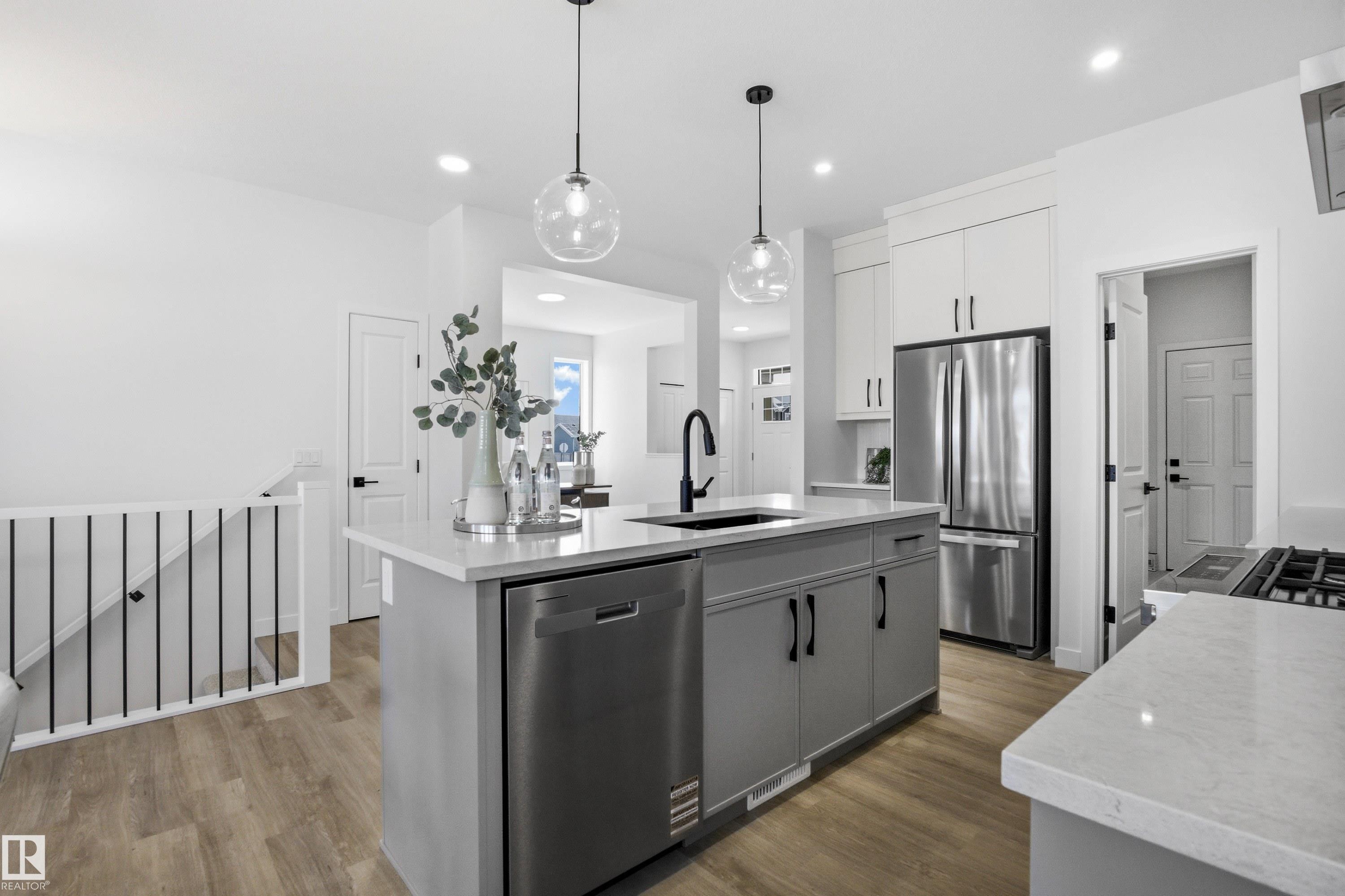 3704 Cross Landing, Edmonton, AB - Indoor Photo Showing Kitchen With Upgraded Kitchen