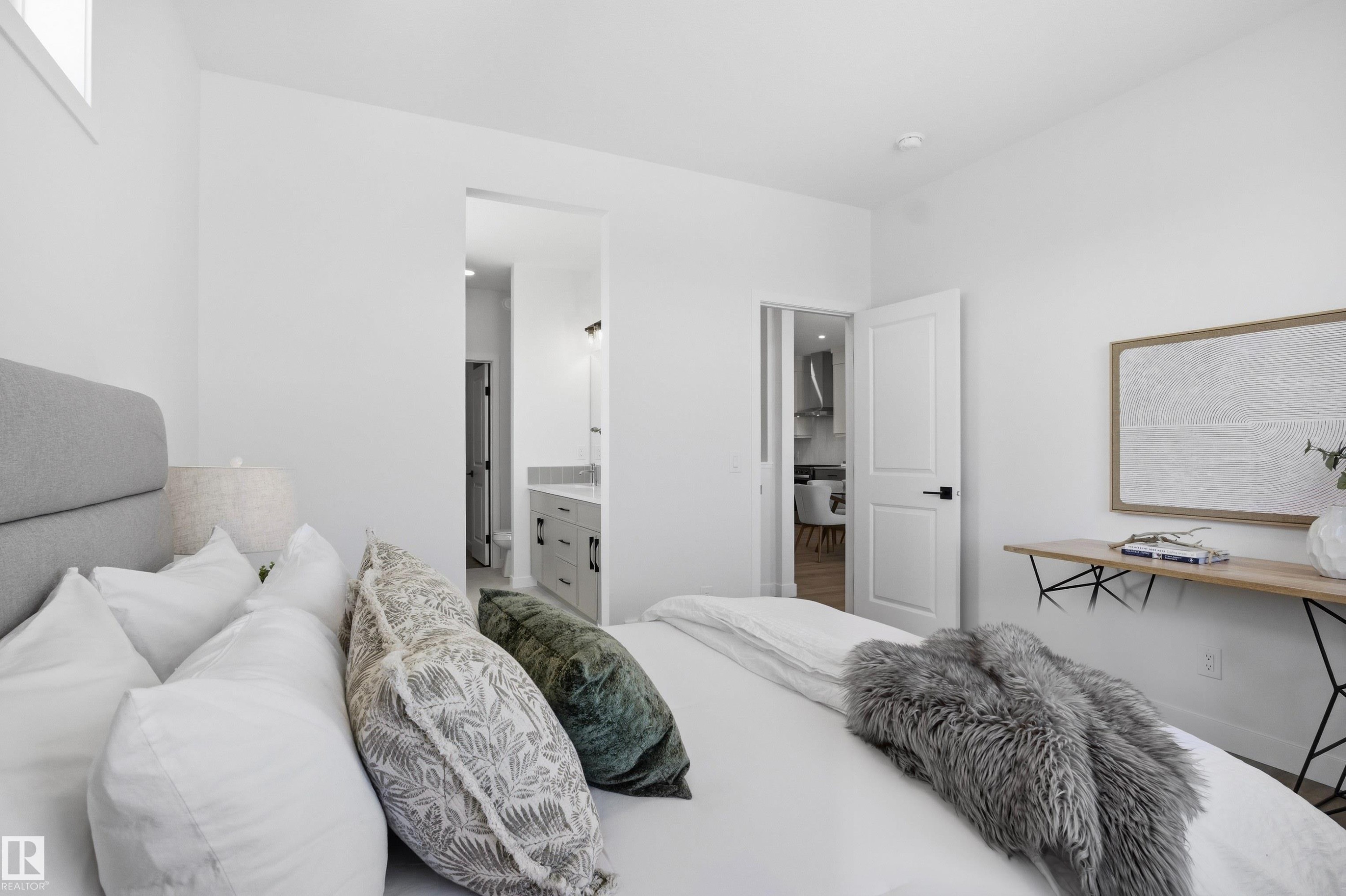 3704 Cross Landing, Edmonton, AB - Indoor Photo Showing Bedroom