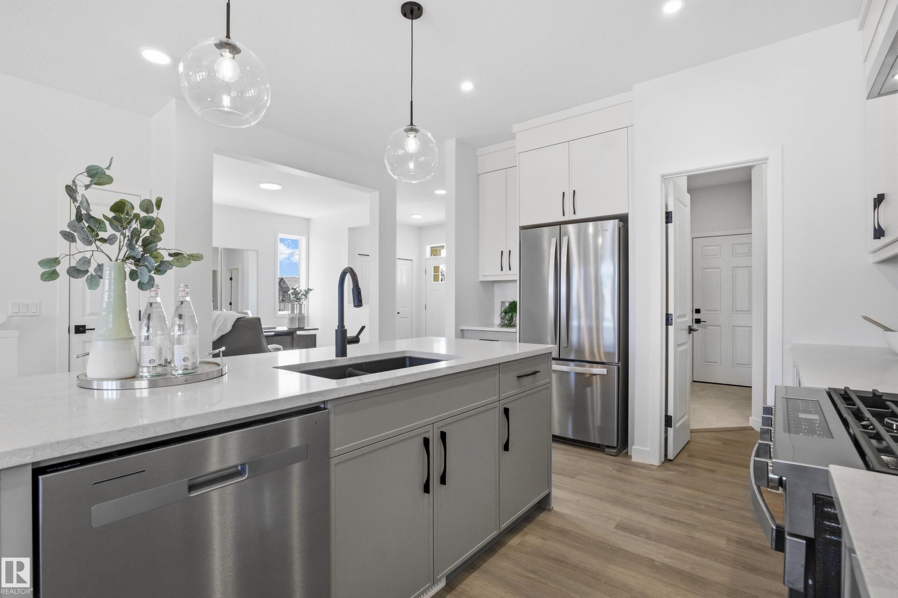 3704 Cross Landing, Edmonton, AB - Indoor Photo Showing Kitchen With Double Sink With Upgraded Kitchen