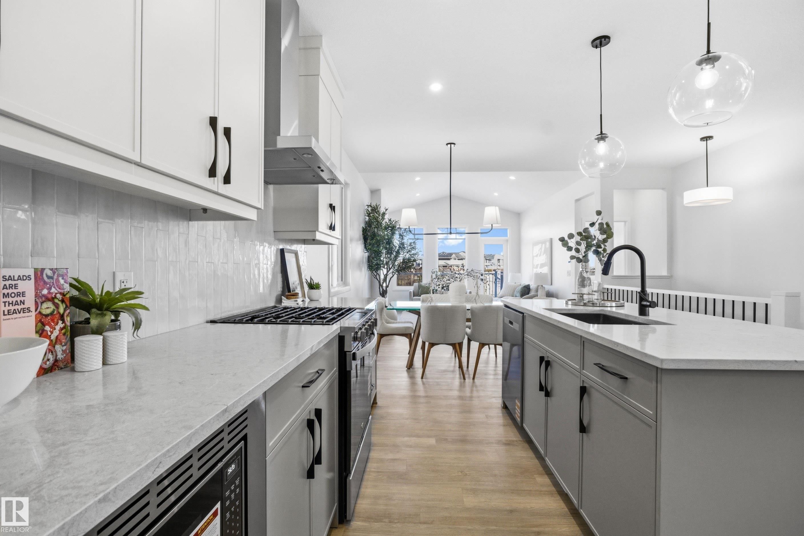 3704 Cross Landing, Edmonton, AB - Indoor Photo Showing Kitchen With Upgraded Kitchen