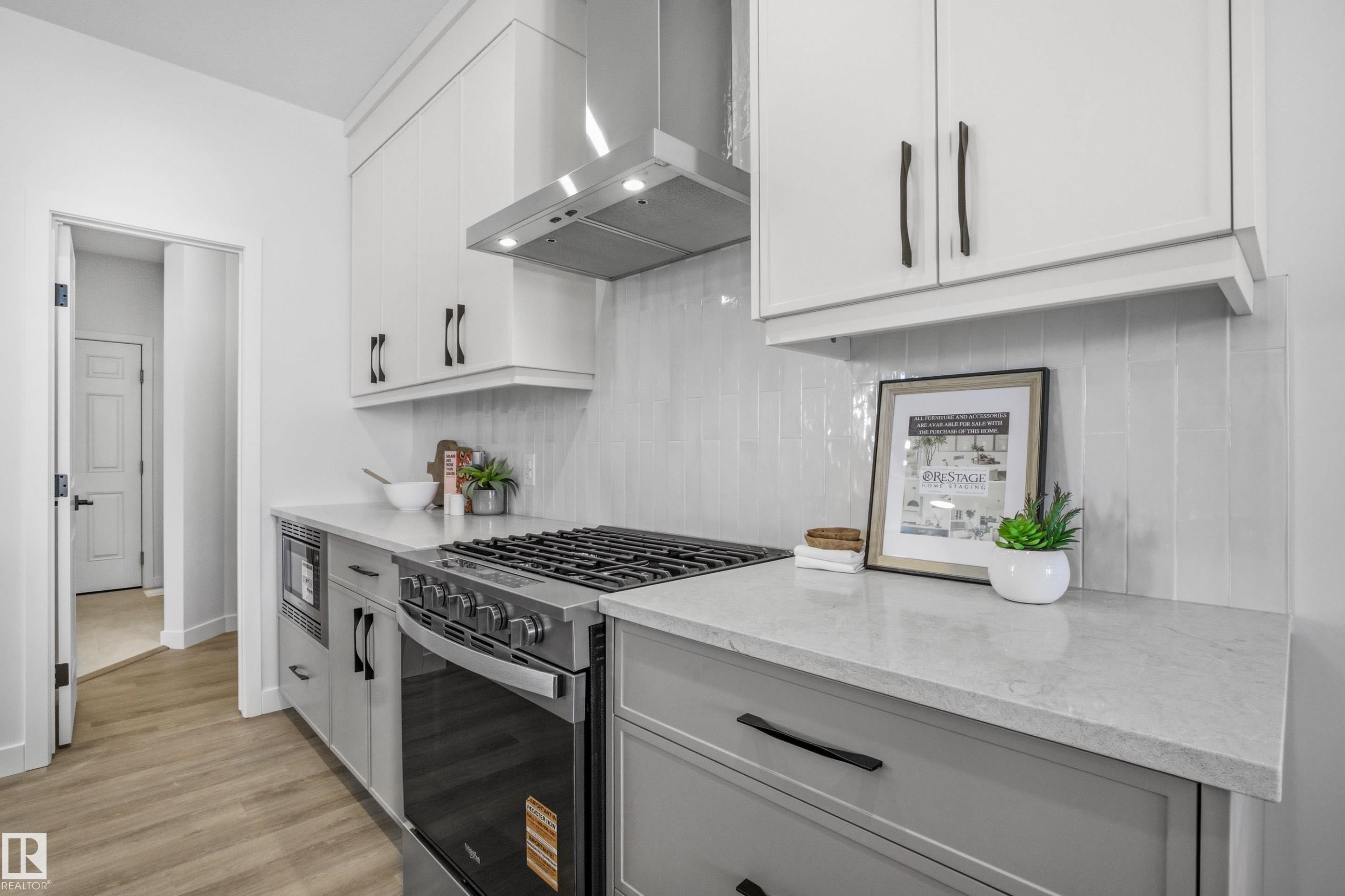 3704 Cross Landing, Edmonton, AB - Indoor Photo Showing Kitchen With Upgraded Kitchen