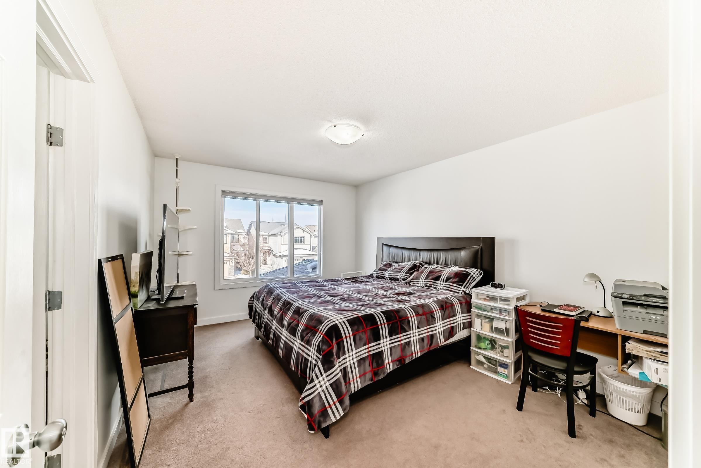 Bedroom featuring light colored carpet - 17357 8A Avenue, Edmonton, AB