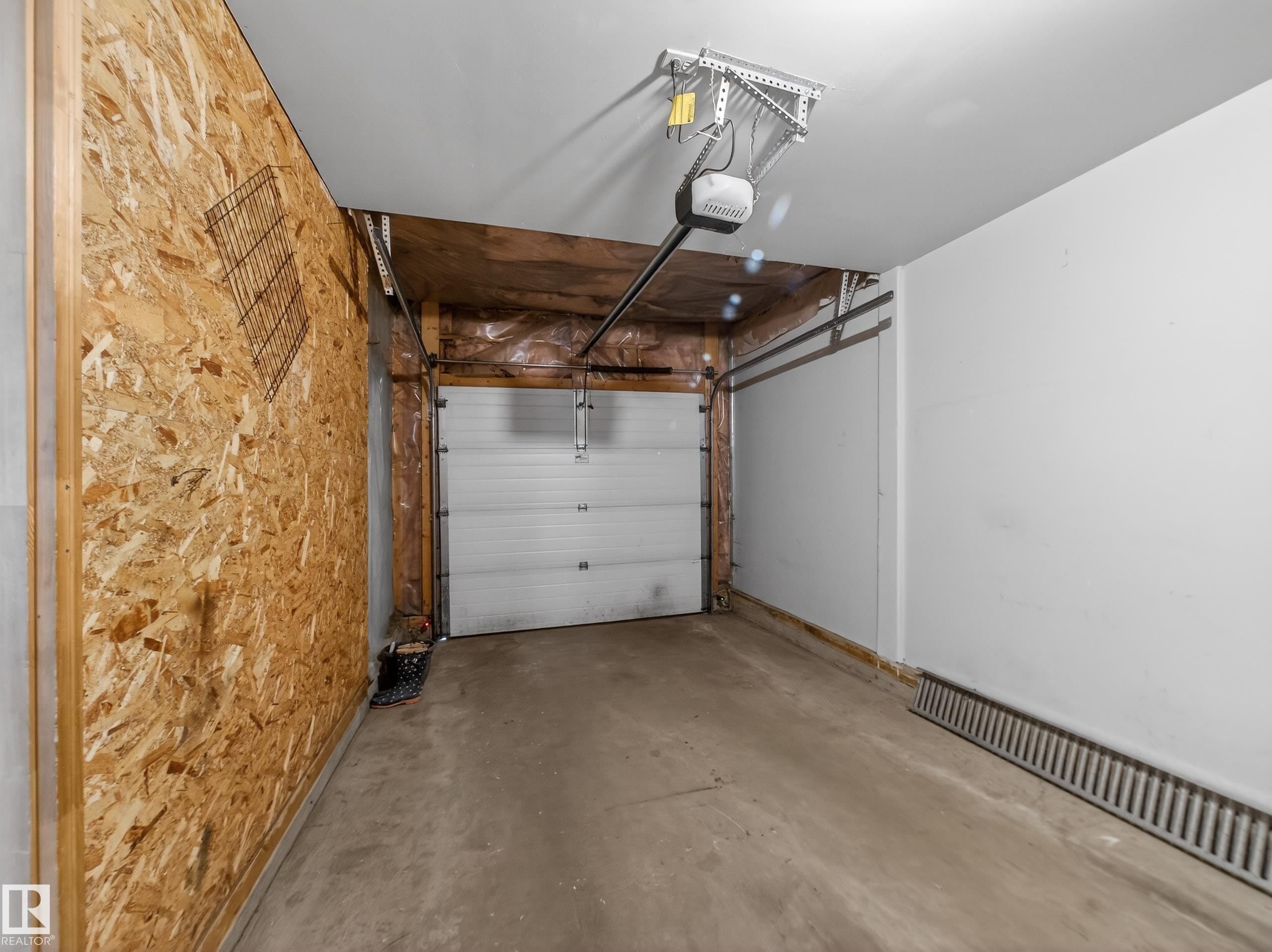 138 16823 84 Street, Edmonton, AB - Indoor Photo Showing Garage