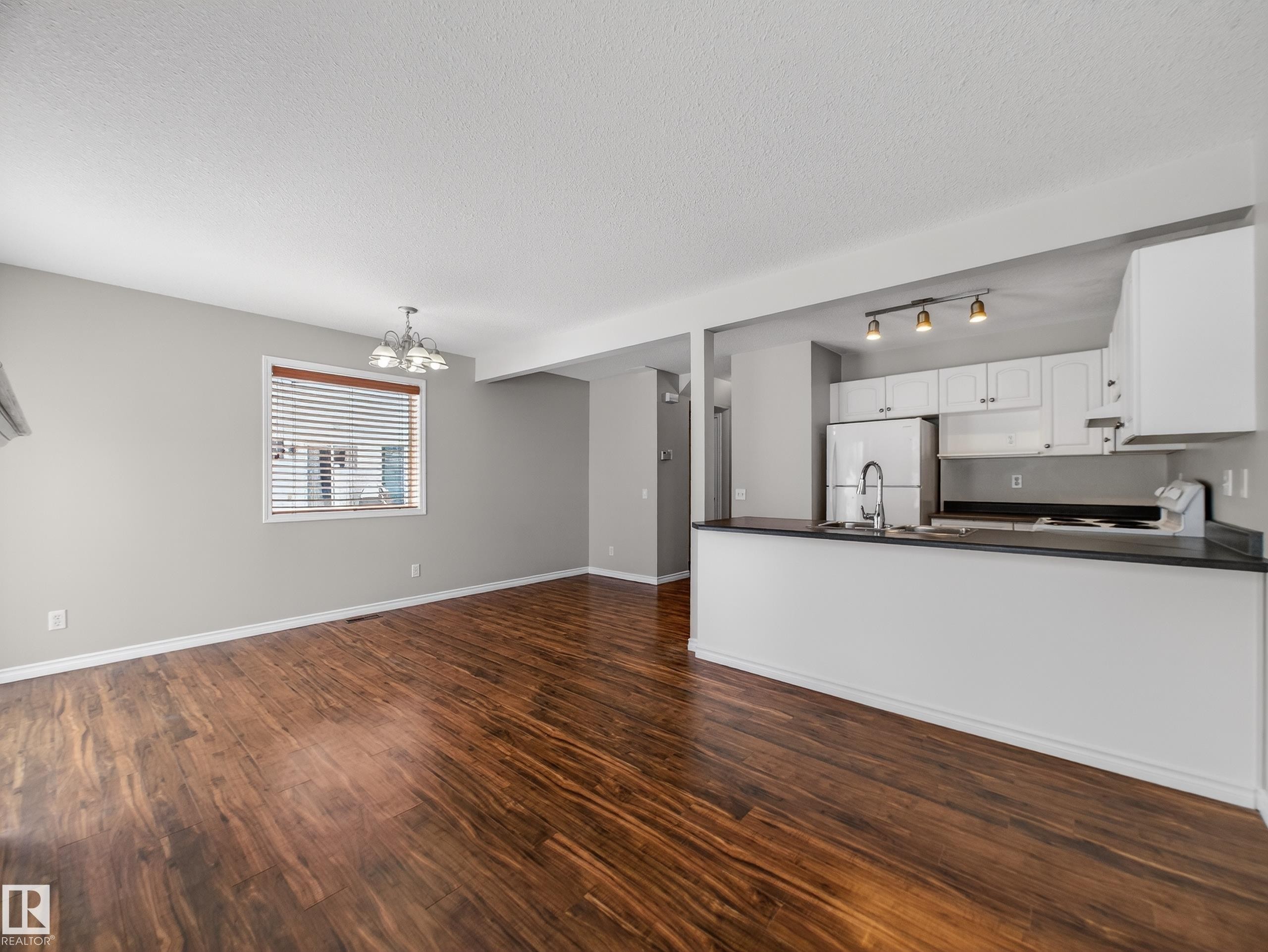 138 16823 84 Street, Edmonton, AB - Indoor Photo Showing Kitchen