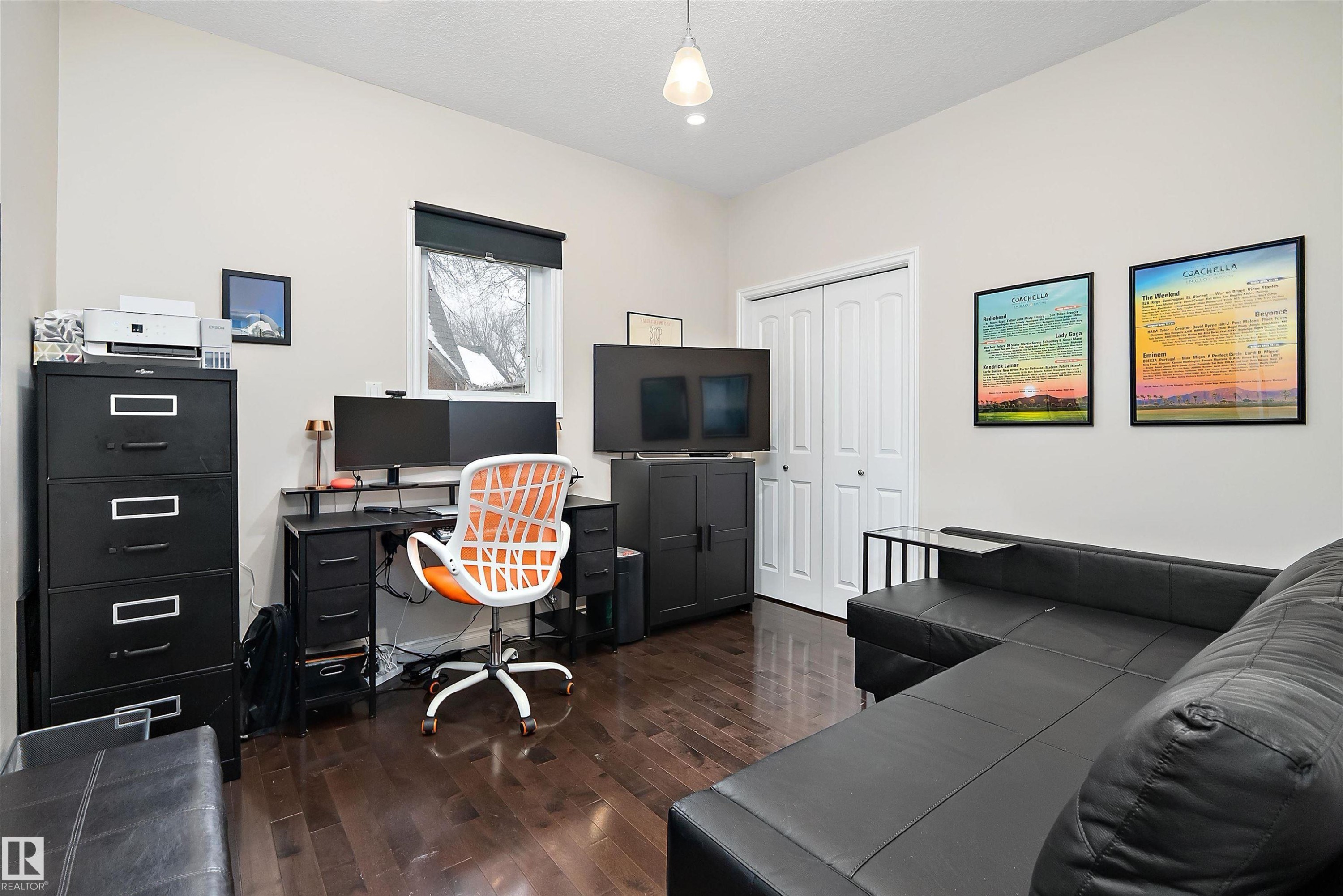 Office with dark wood finished floors - 10623 75 Avenue, Edmonton, AB - Indoor