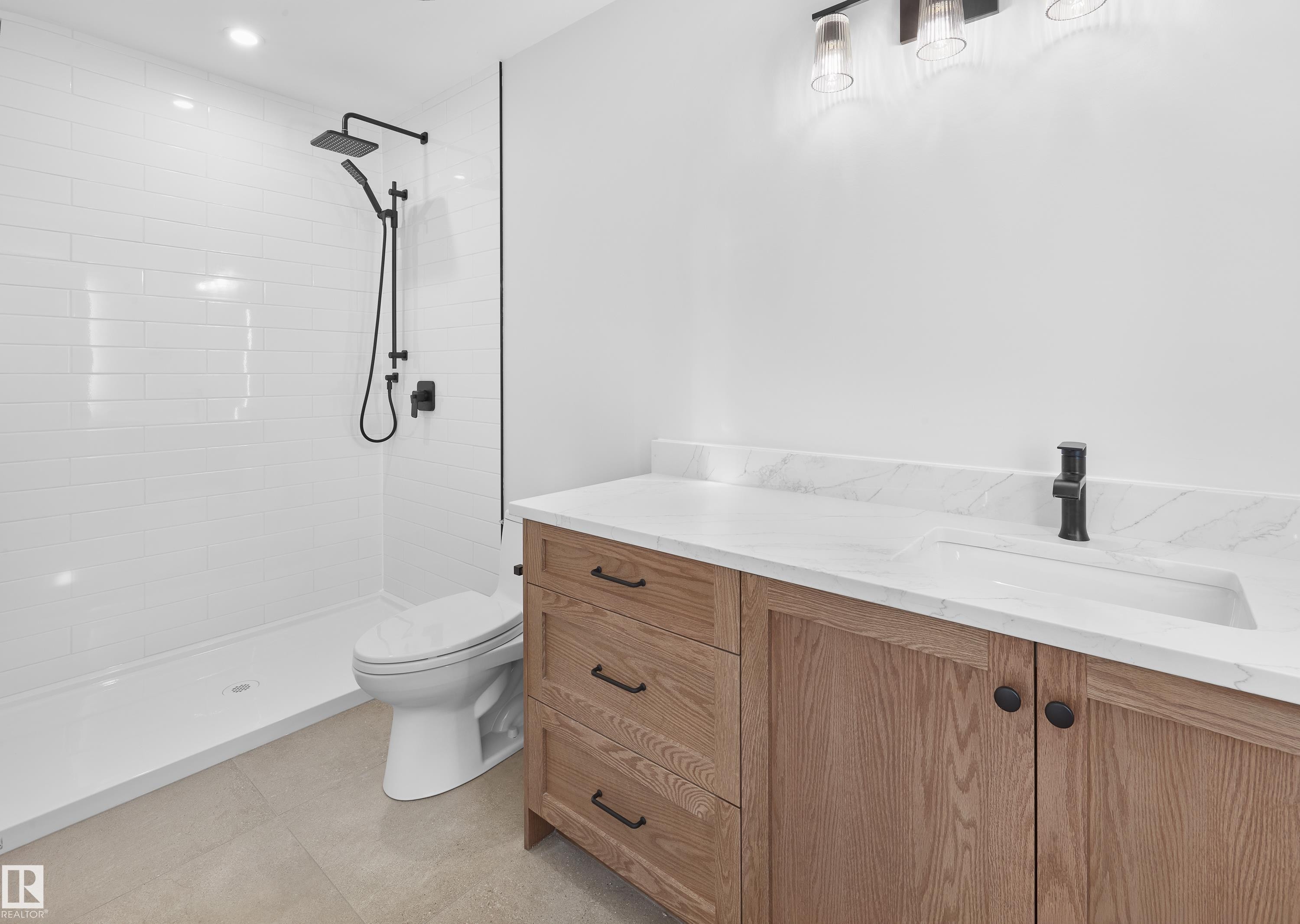 43 Westridge Road, Edmonton, AB - Indoor Photo Showing Bathroom