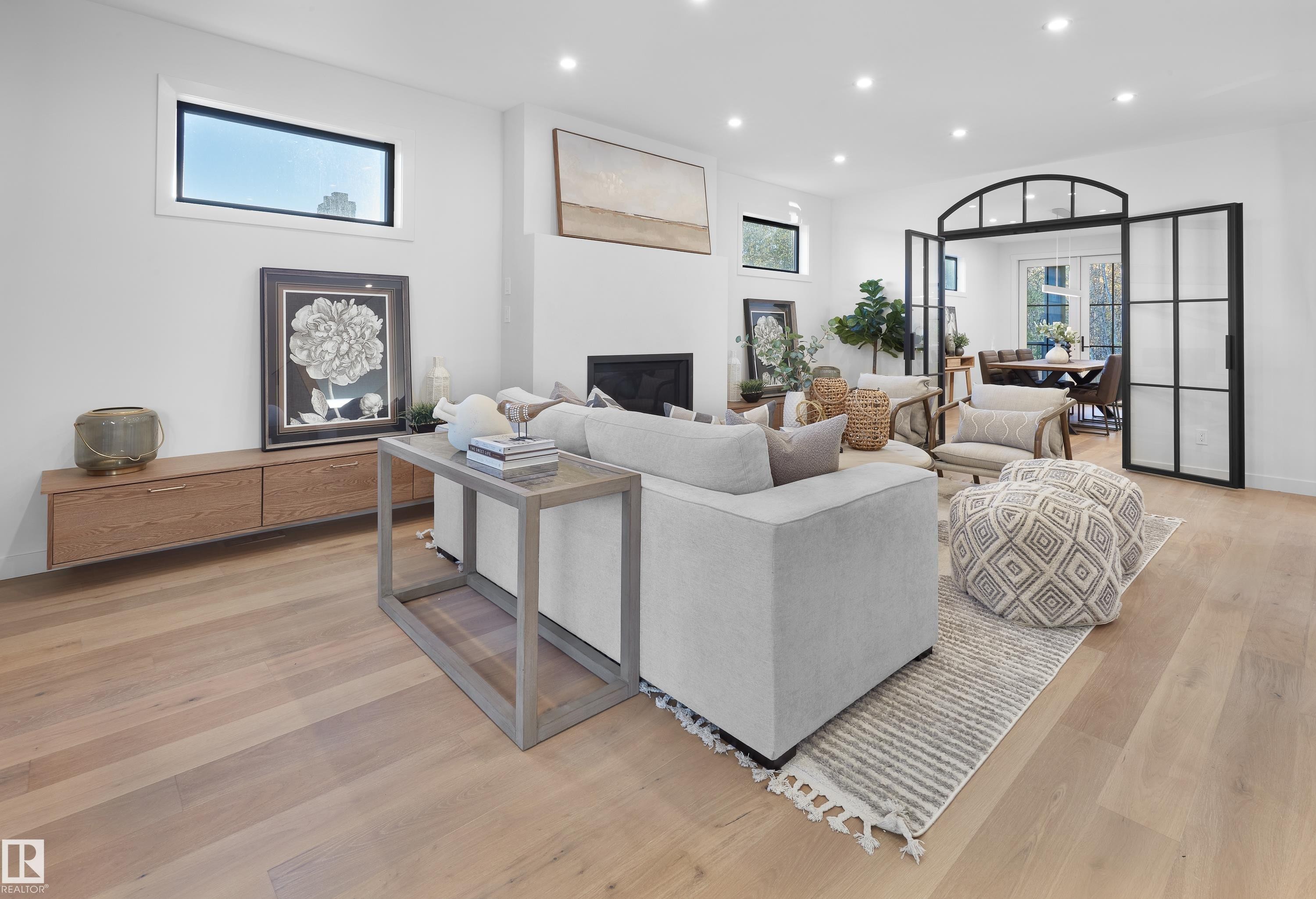 43 Westridge Road, Edmonton, AB - Indoor Photo Showing Living Room