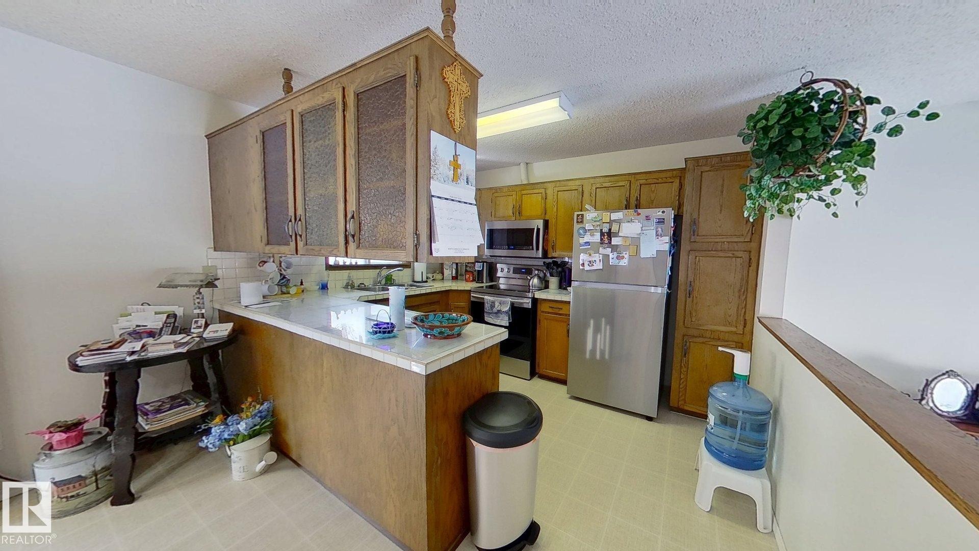 5307 Willow Drive, Boyle, AB - Indoor Photo Showing Other Room