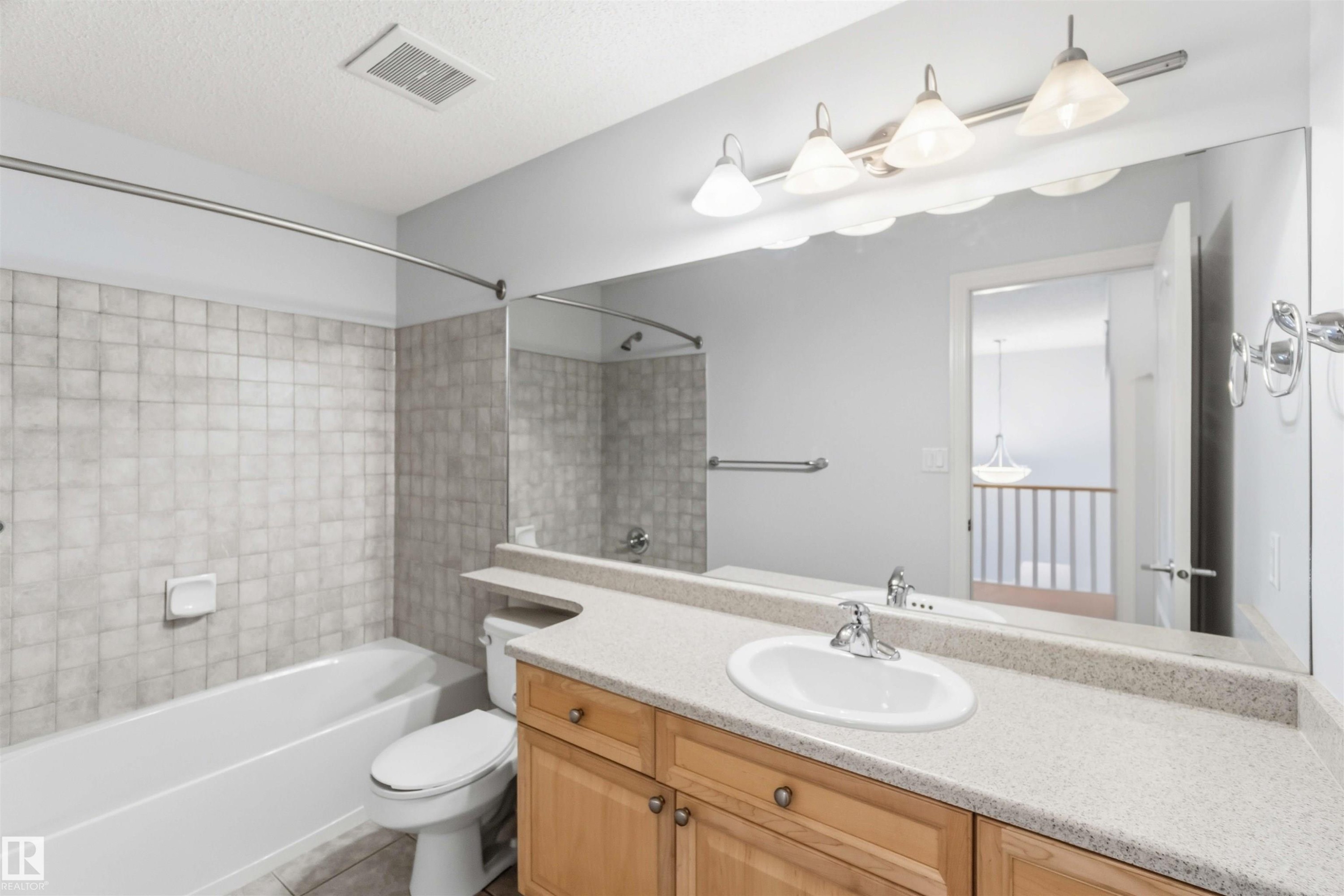9 3003 34 Avenue, Edmonton, AB - Indoor Photo Showing Bathroom