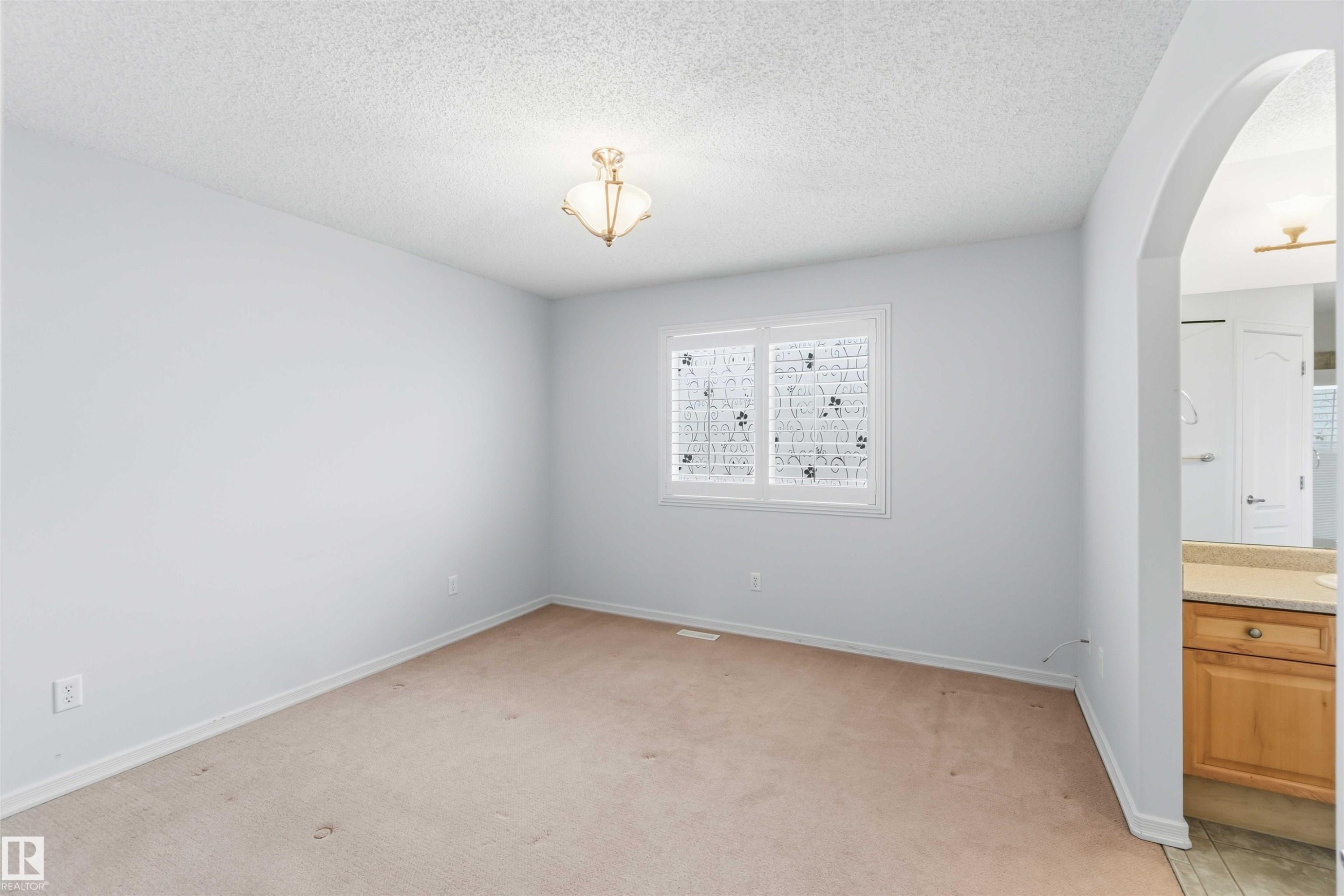 9 3003 34 Avenue, Edmonton, AB - Indoor Photo Showing Other Room