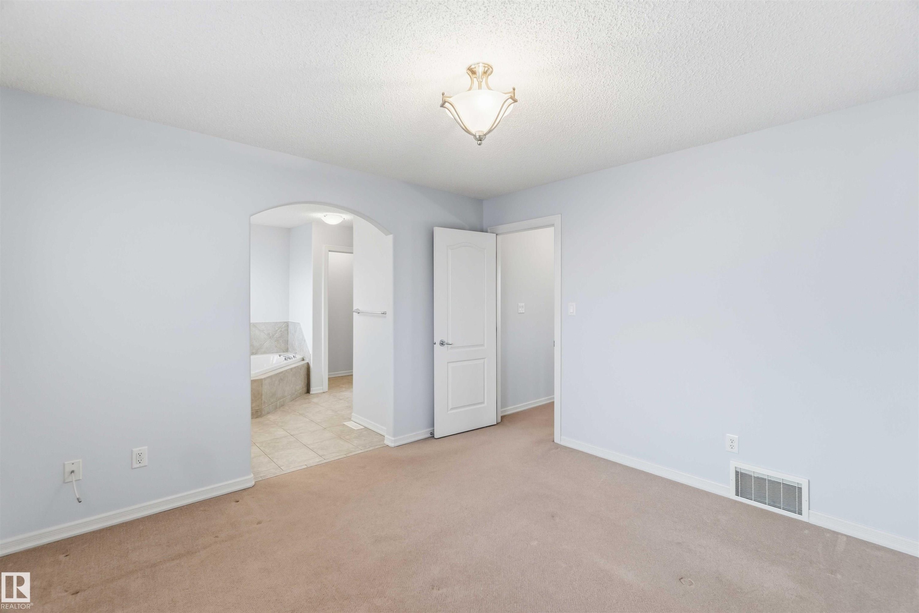 9 3003 34 Avenue, Edmonton, AB - Indoor Photo Showing Other Room