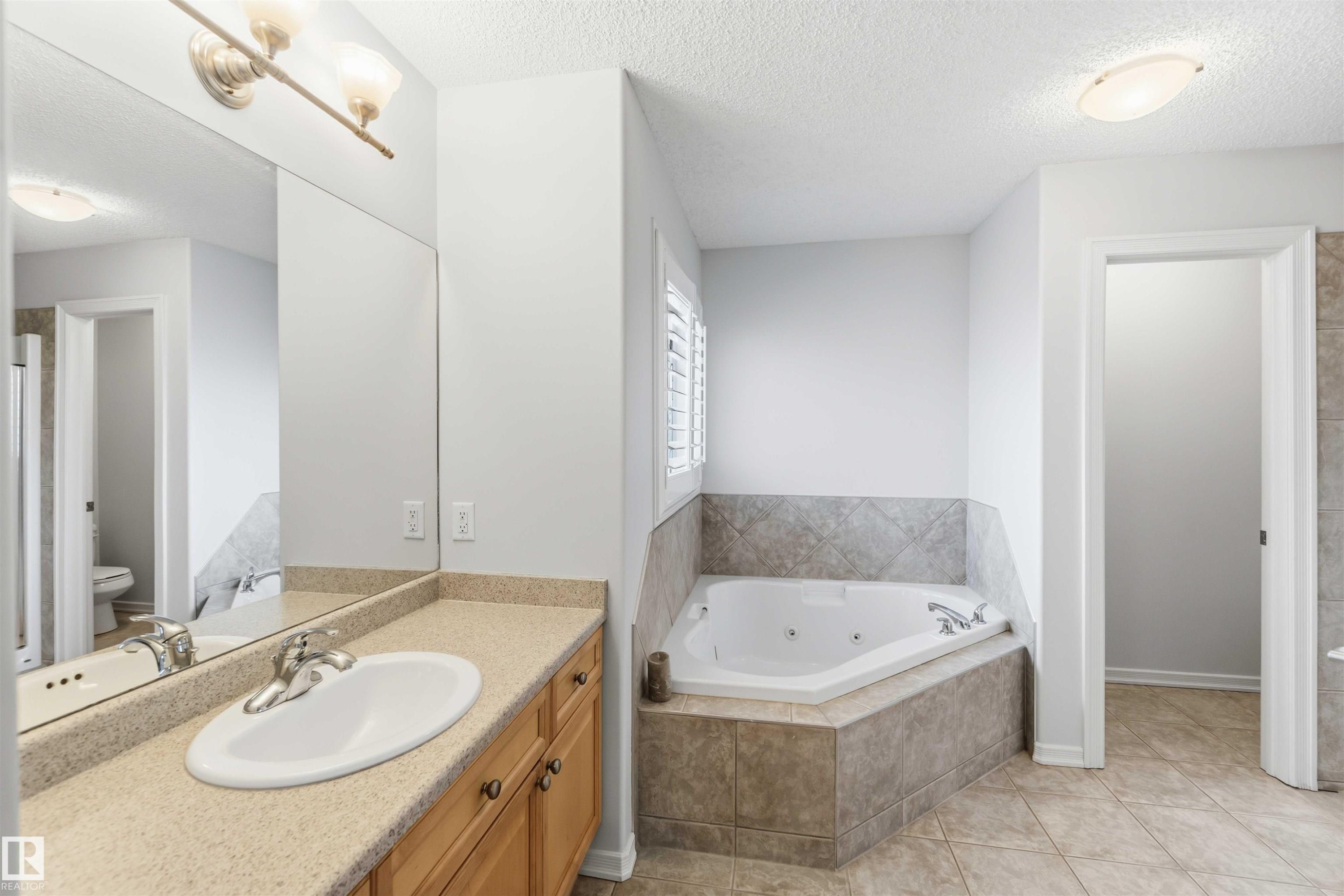 9 3003 34 Avenue, Edmonton, AB - Indoor Photo Showing Bathroom