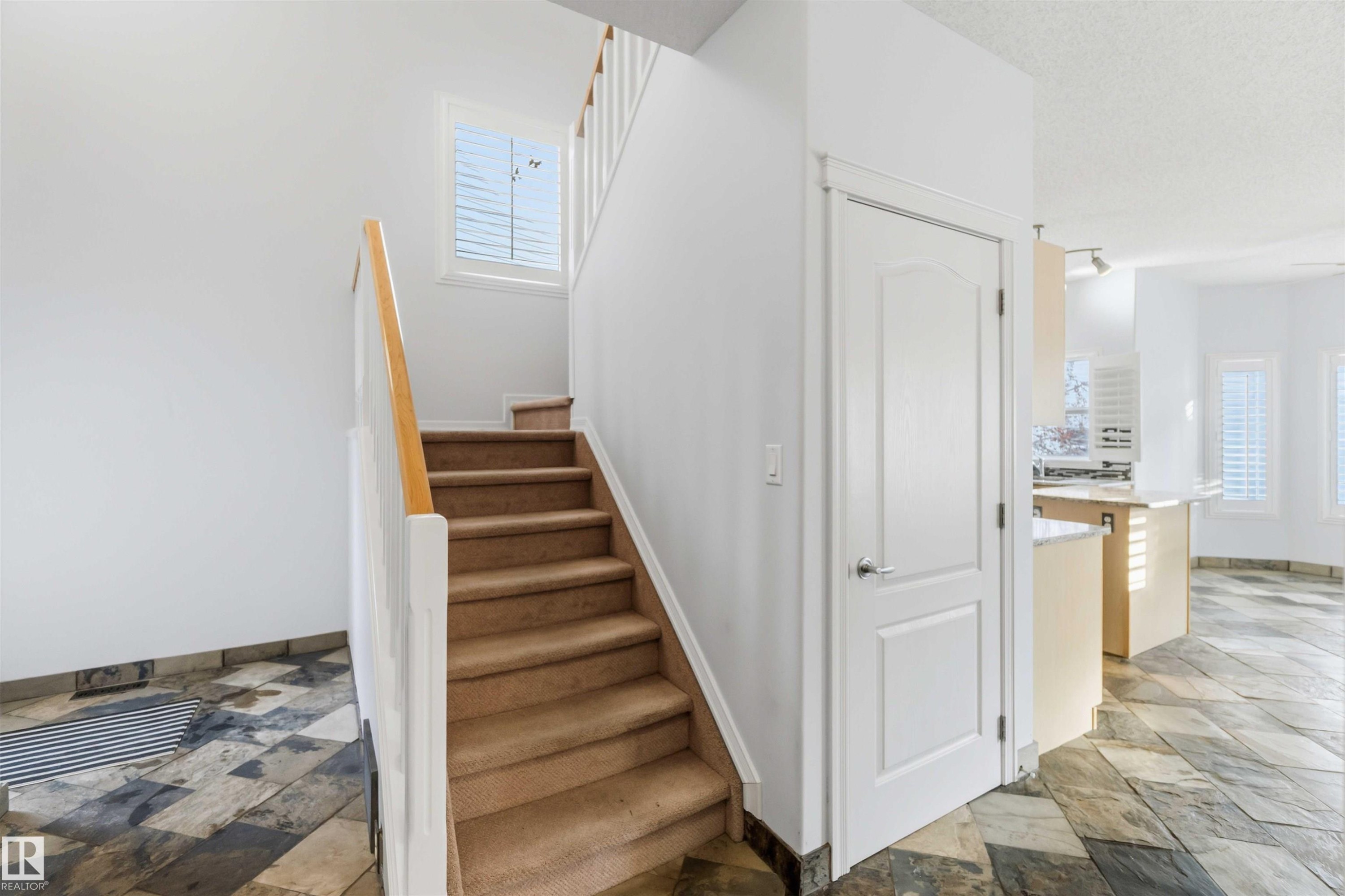 9 3003 34 Avenue, Edmonton, AB - Indoor Photo Showing Other Room