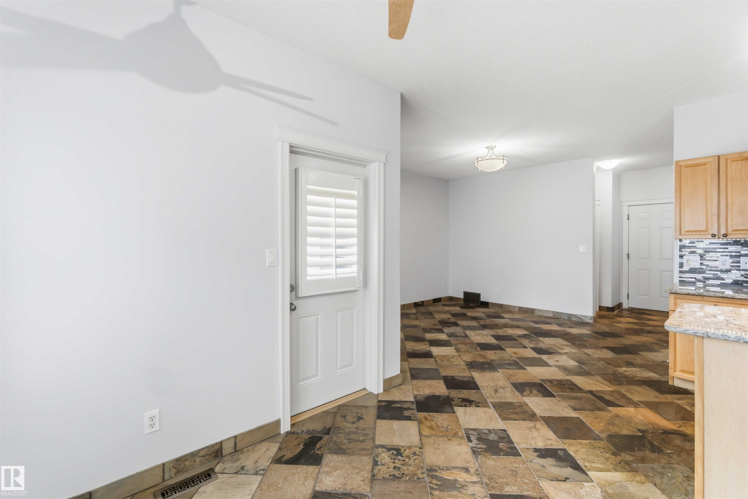 9 3003 34 Avenue, Edmonton, AB - Indoor Photo Showing Other Room