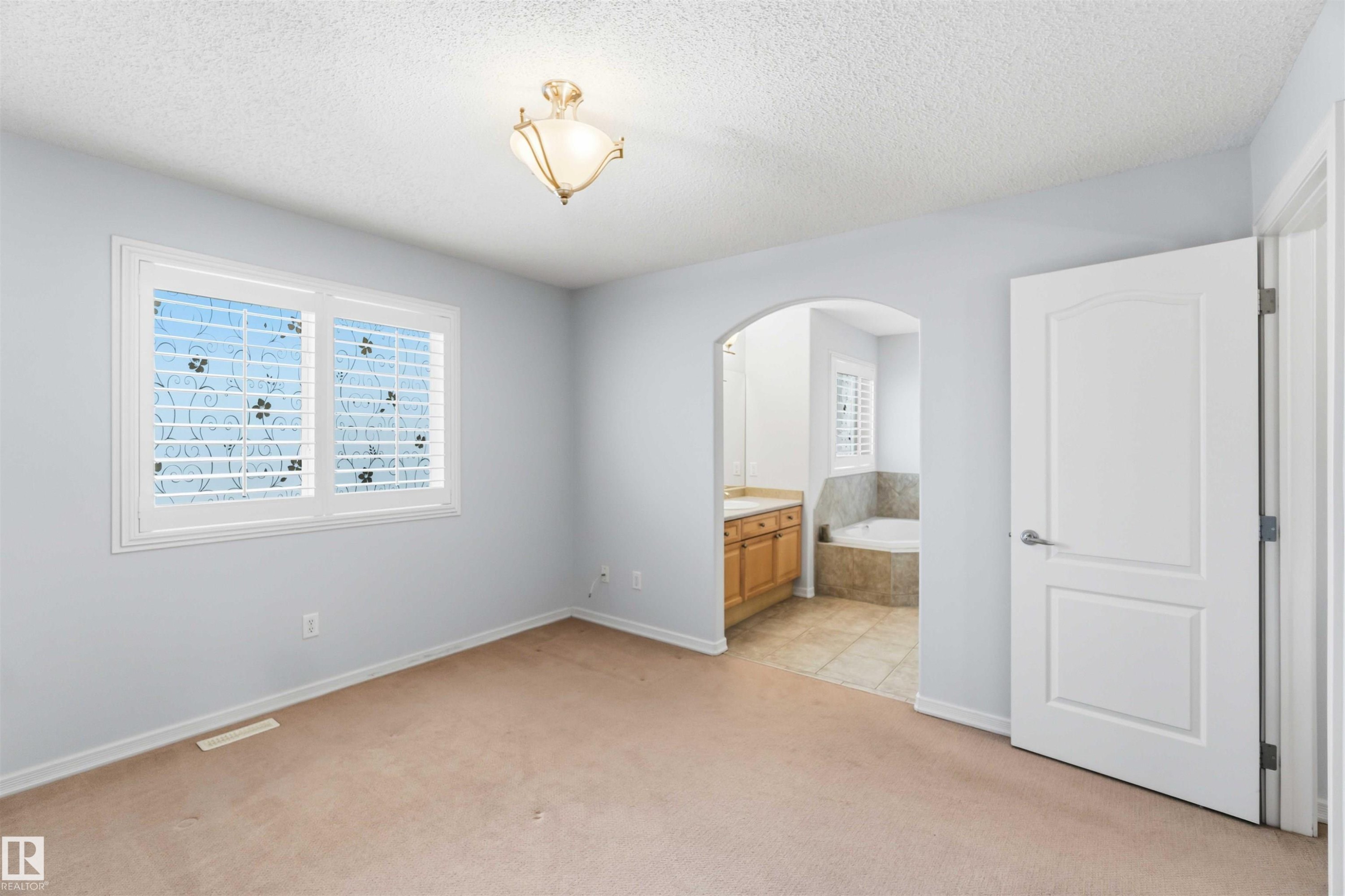 9 3003 34 Avenue, Edmonton, AB - Indoor Photo Showing Other Room