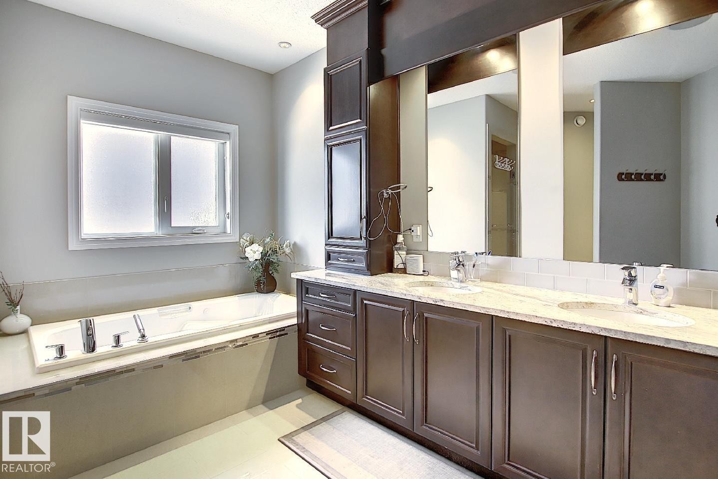 13020 164 Avenue, Edmonton, AB - Indoor Photo Showing Bathroom