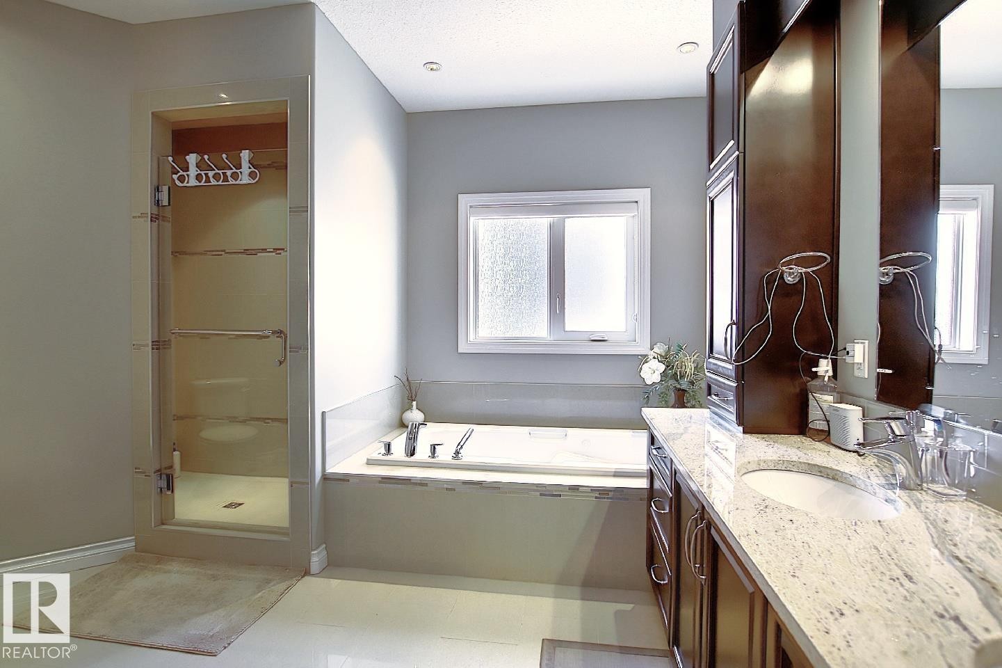 13020 164 Avenue, Edmonton, AB - Indoor Photo Showing Bathroom