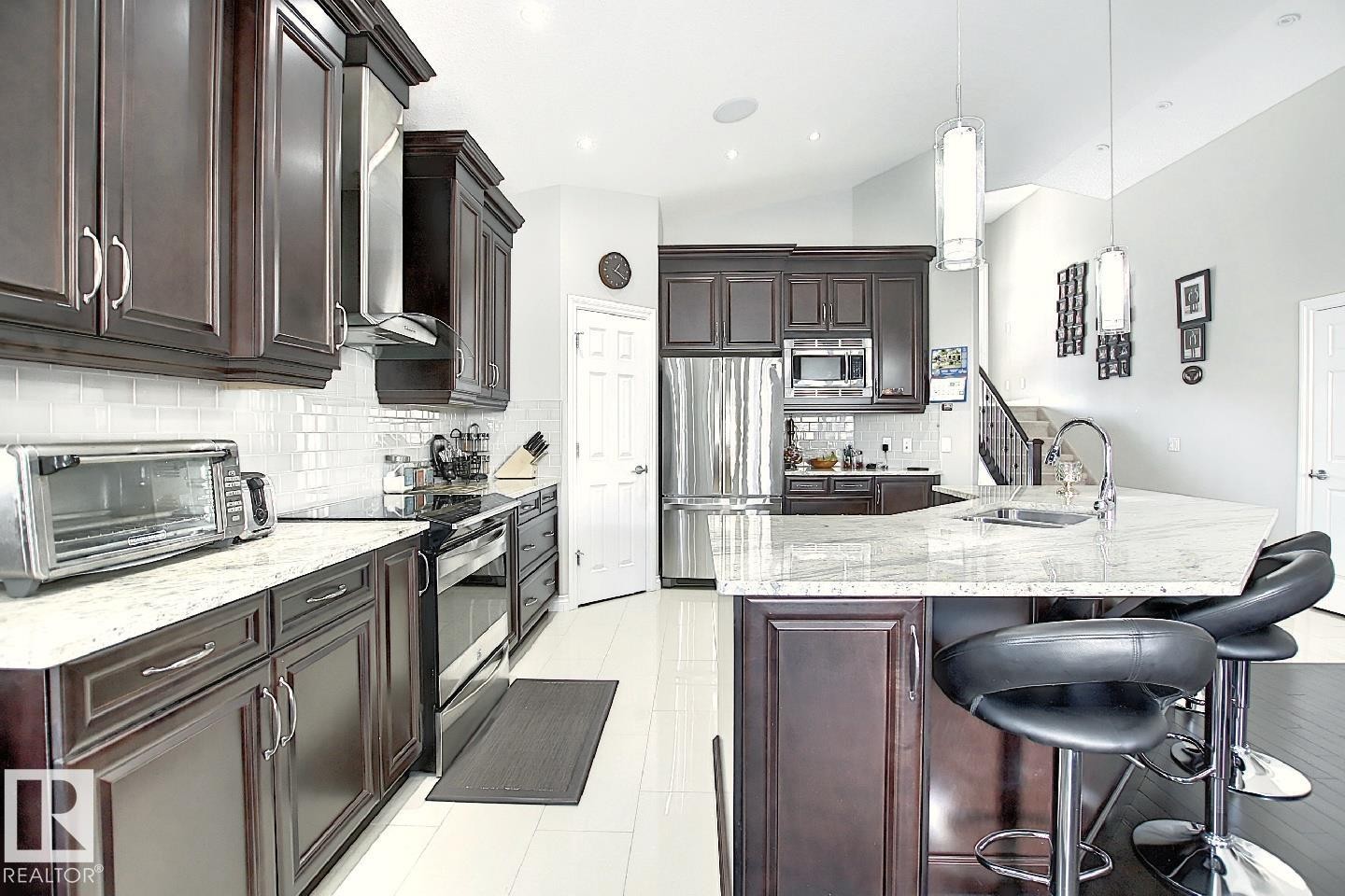 13020 164 Avenue, Edmonton, AB - Indoor Photo Showing Kitchen With Upgraded Kitchen