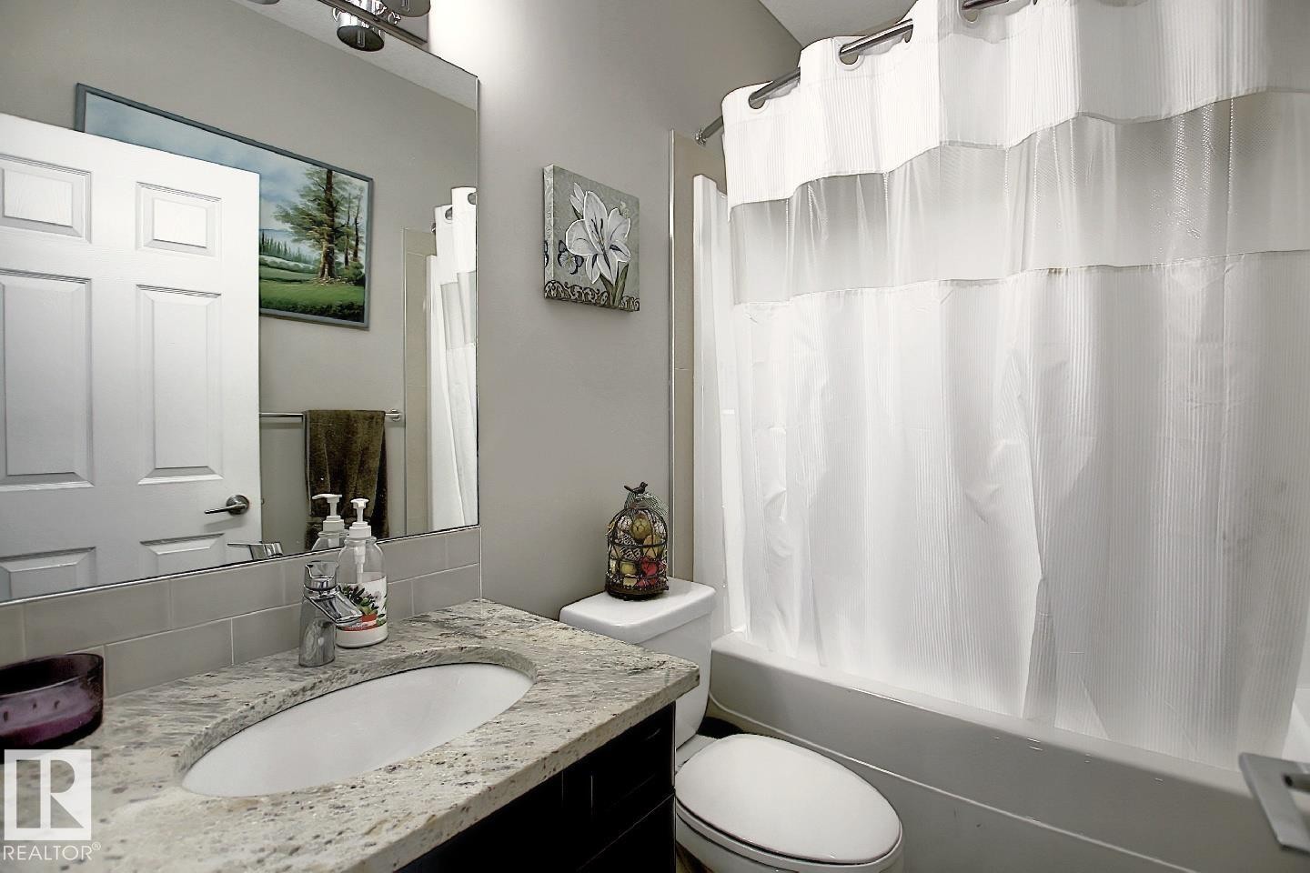 13020 164 Avenue, Edmonton, AB - Indoor Photo Showing Bathroom